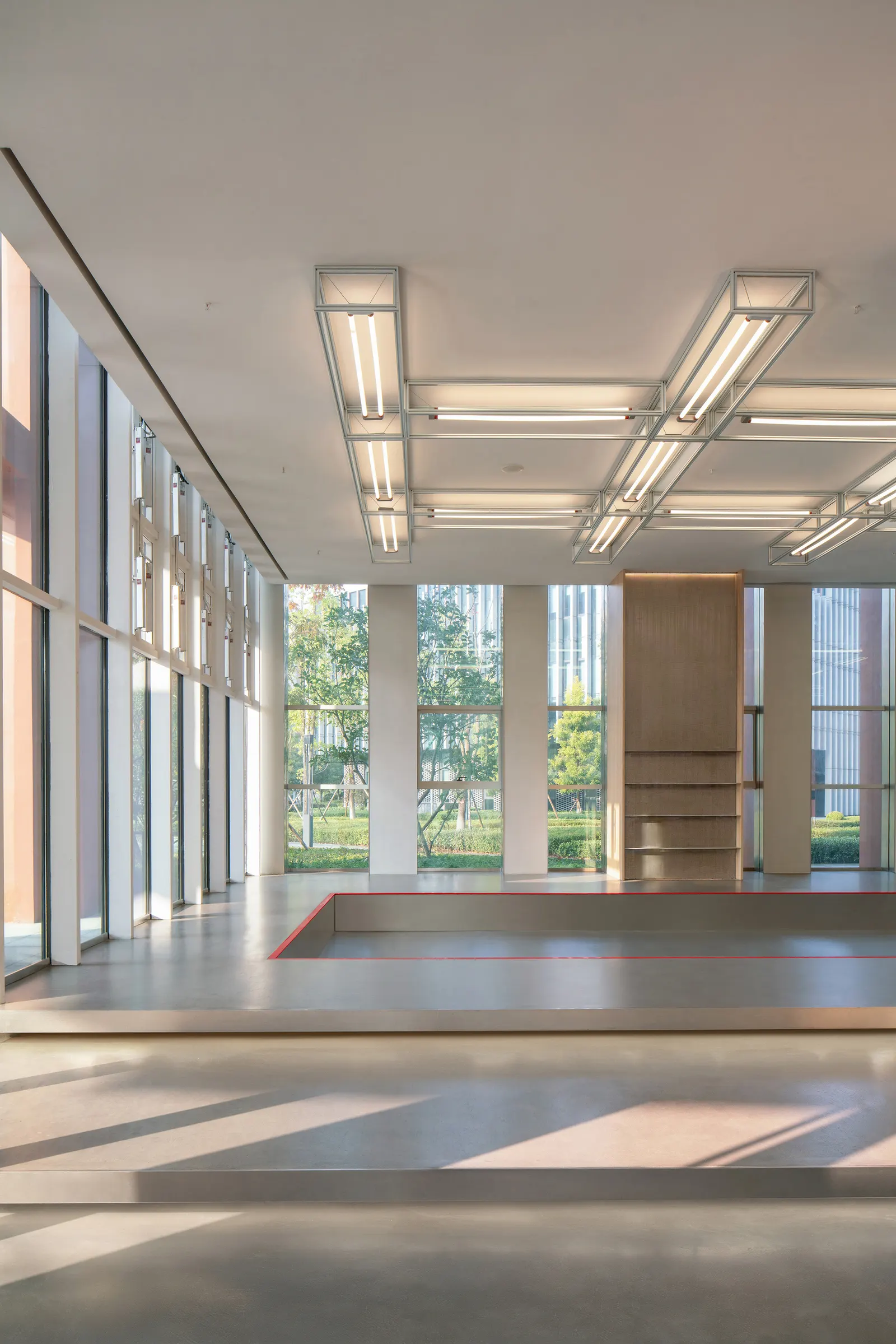 REDGE Contemporary Art Center / Atelier Meadow