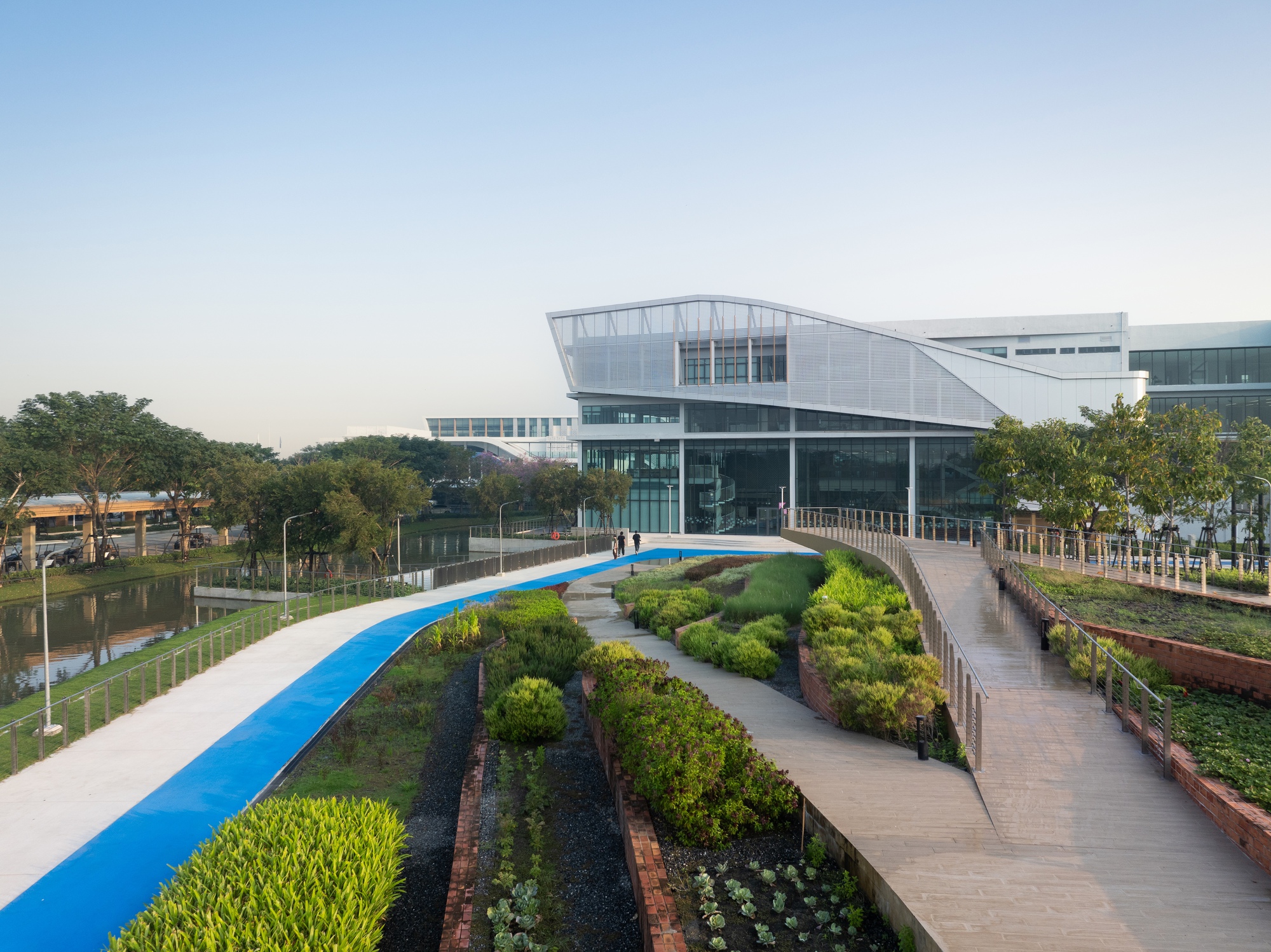 KIS International School Reignwood Park / Rosan Bosch Studio