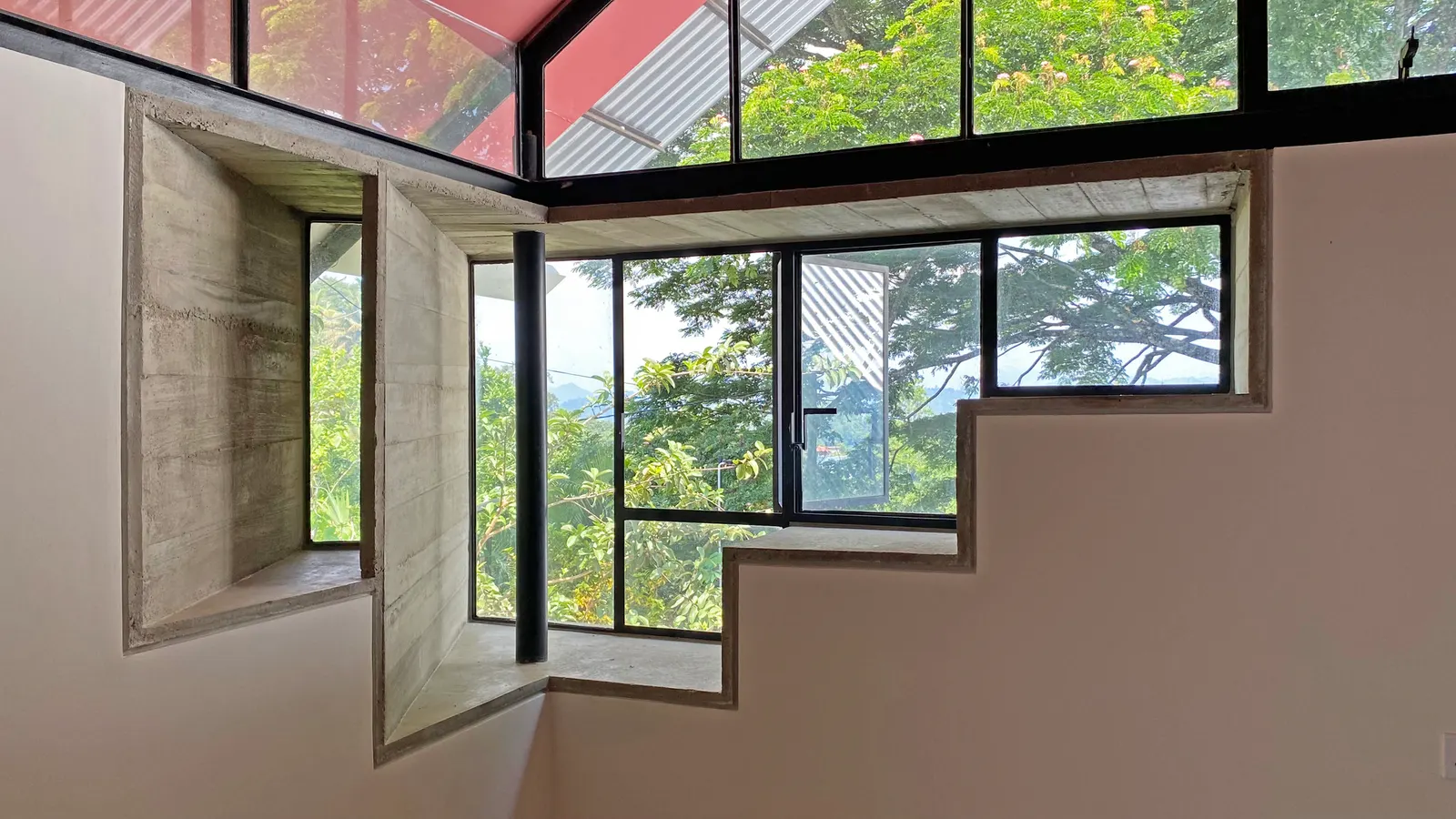 Primrose House / Robust Architecture Workshop: реконструкция дома в Канди с акцентом на свет и повторное использование
