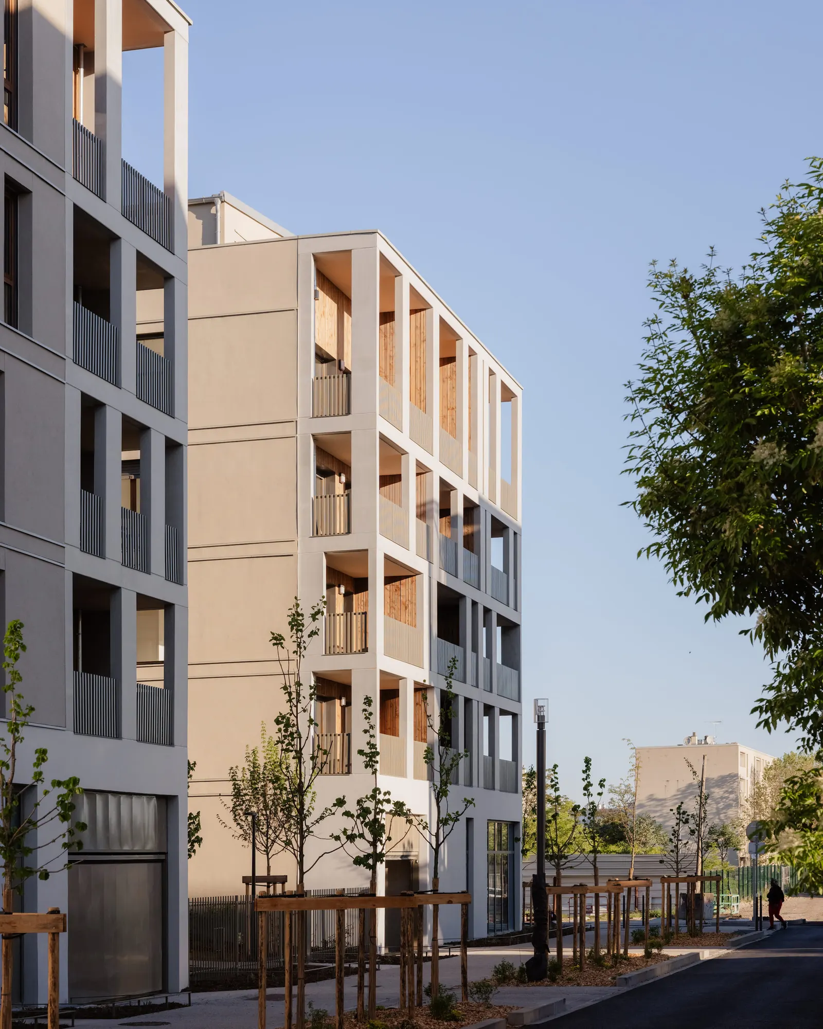 Racine Carrée Social Housing / rue royale architectes