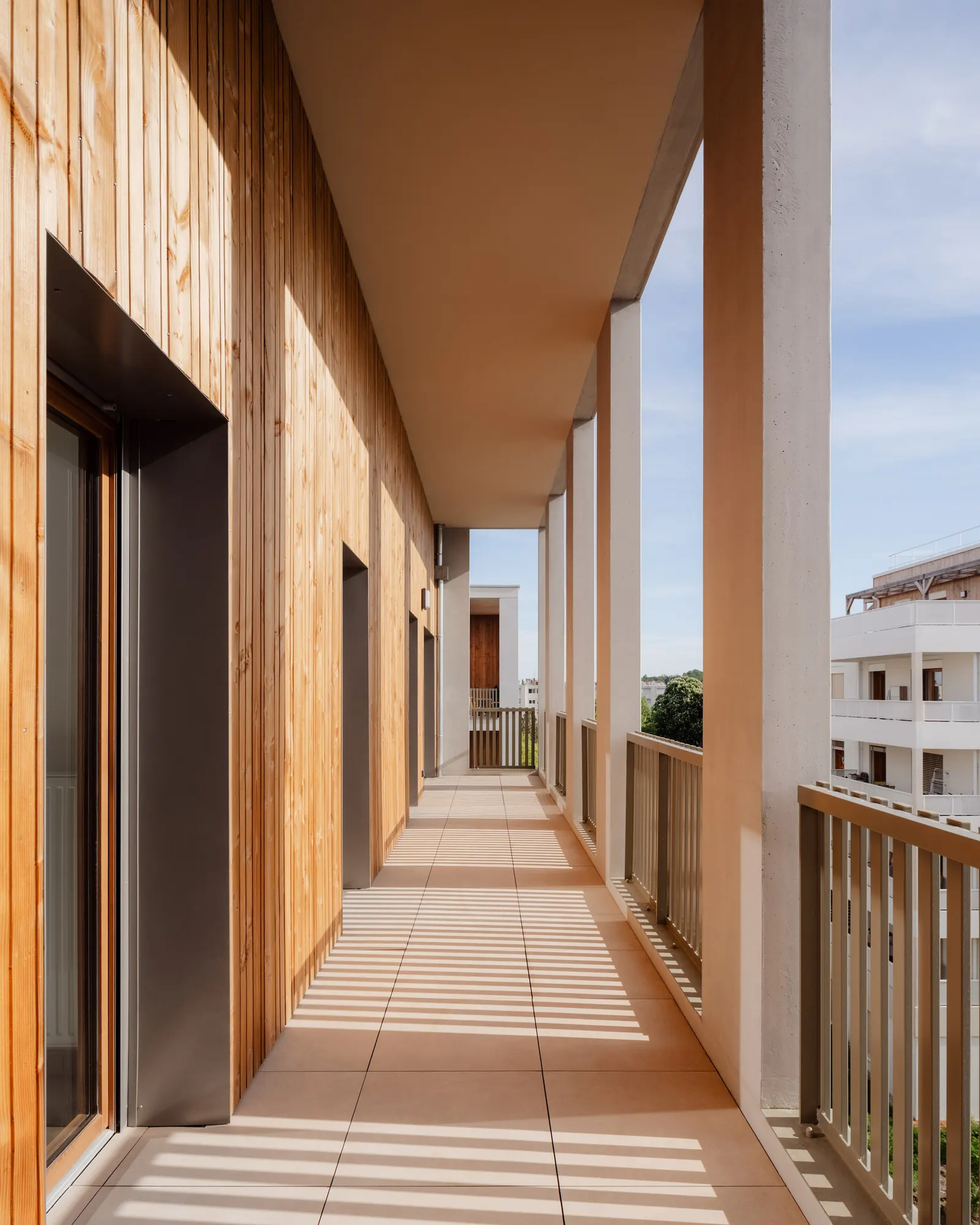 Racine Carrée Social Housing / rue royale architectes