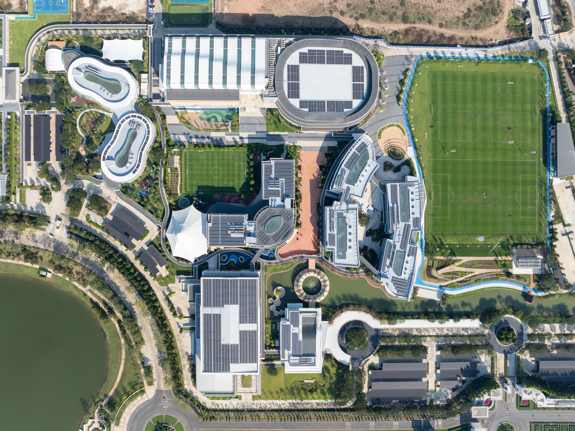 KIS International School Reignwood Park / Rosan Bosch Studio