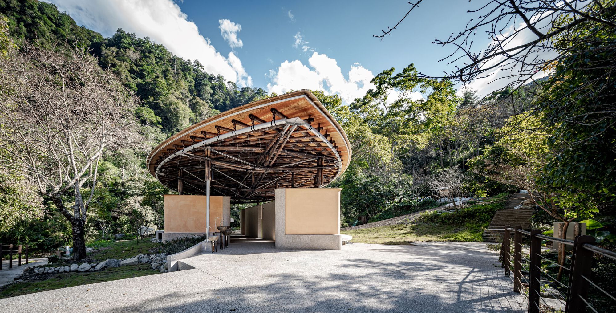 Basianshan Natural Public Toilet / Protoplain Architects