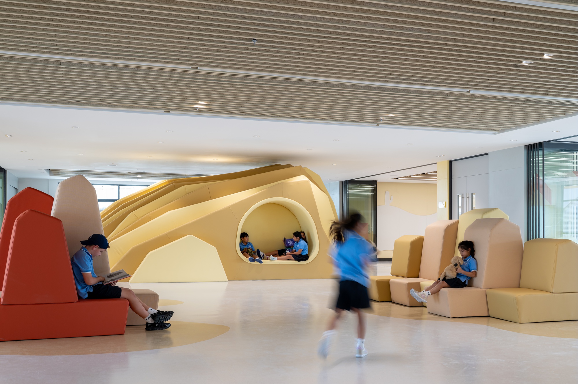 KIS International School Reignwood Park / Rosan Bosch Studio