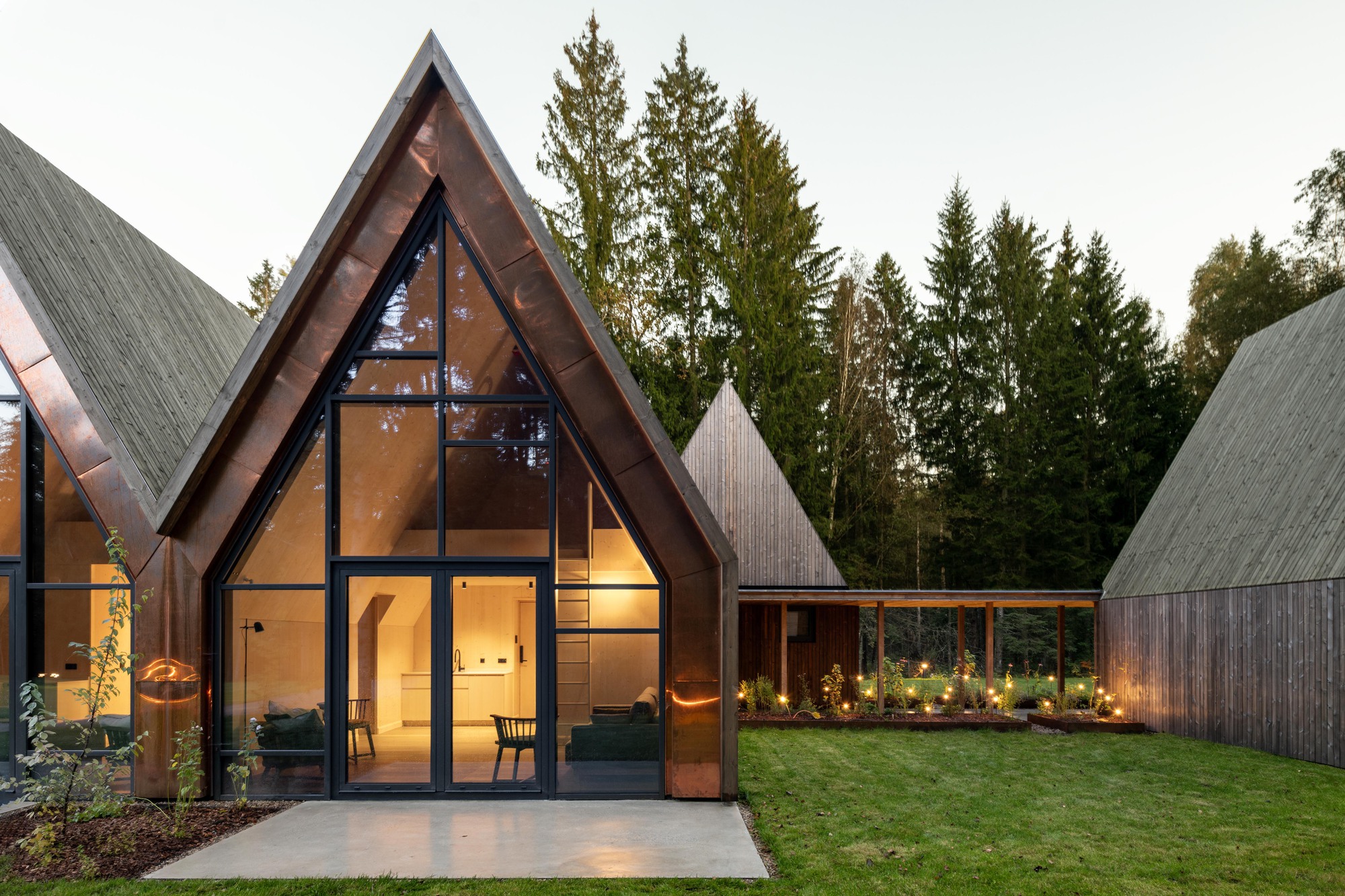 Sanctum Retreat / arches: ретрит в лесной поляне возле Бездонysa
