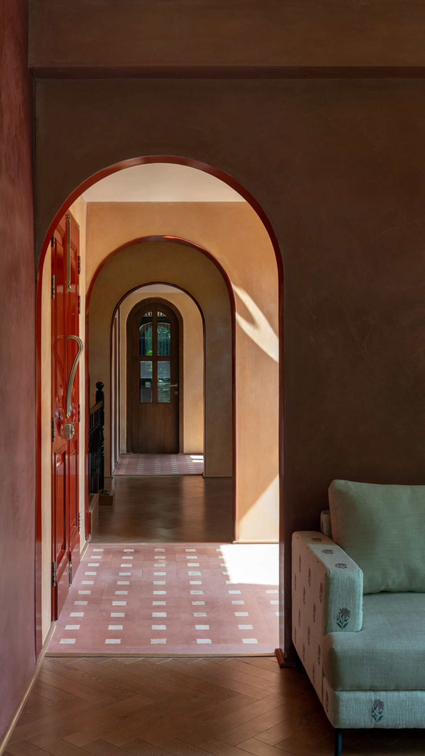 A Tale of Tinted Courts Residence / Architects Collaborative