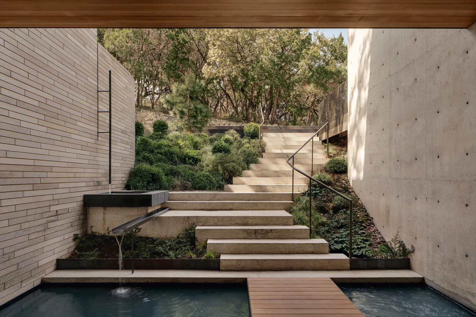 Terrace Mountain Residence / A Parallel Architecture