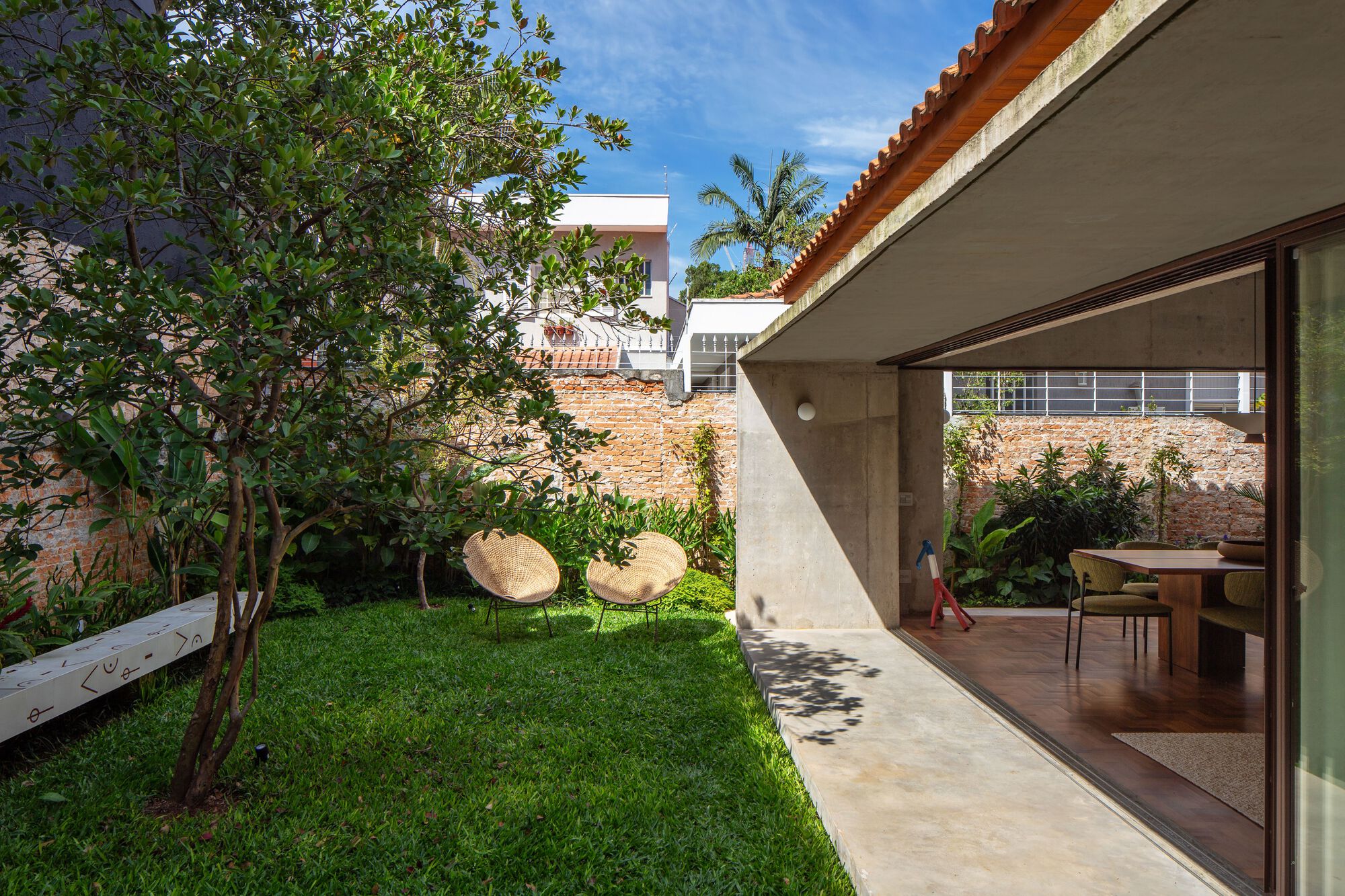 Дом Cafelândia / Ana Sawaia Arquitetura
