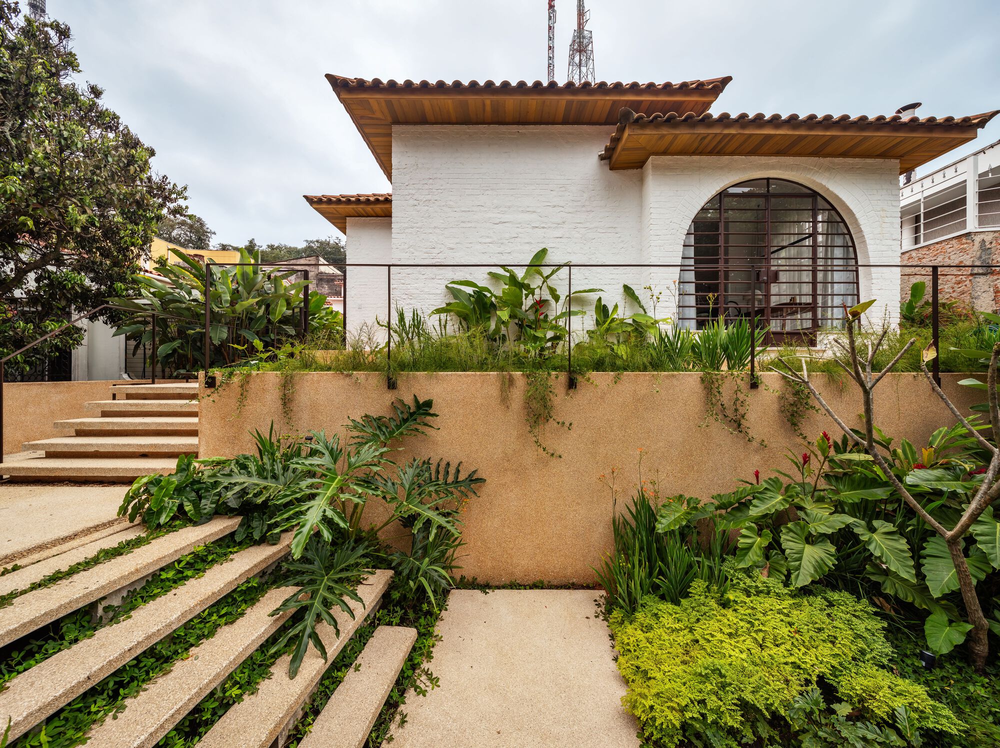 Дом Cafelândia / Ana Sawaia Arquitetura