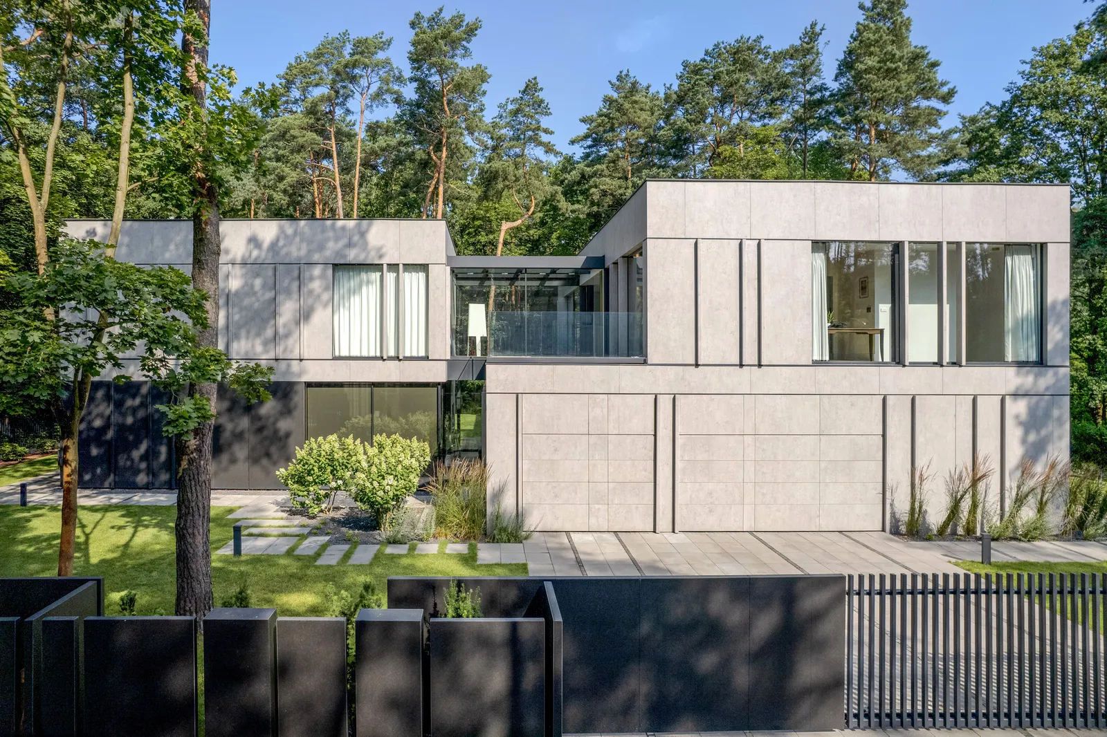 BBB House: дом, встроенный в природный контекст Констанцин-Езёрны