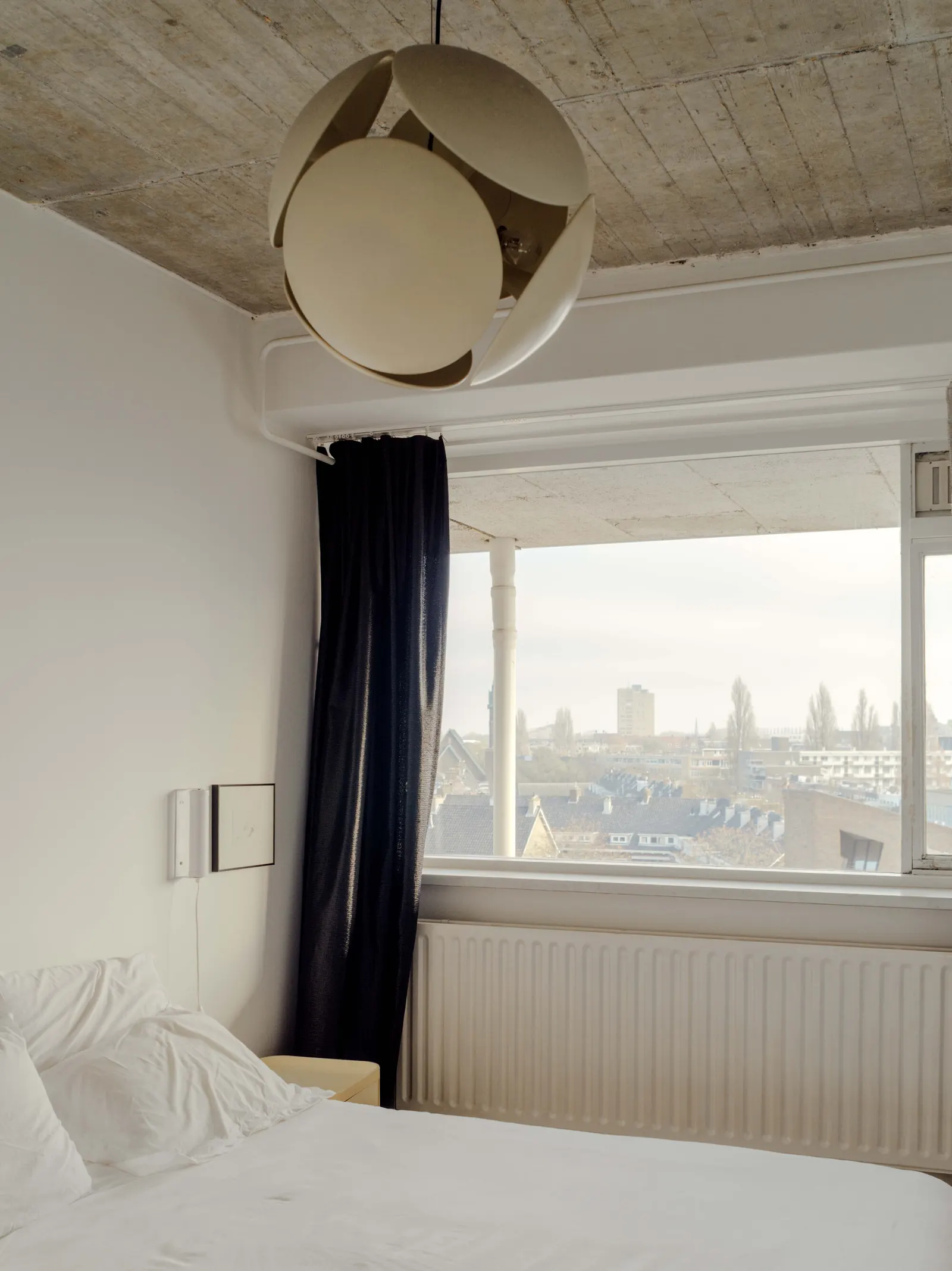 Bentinck Apartment / agence ontwerp: обновление квартиры в Роттердаме с акцентом на наследие 1960-х