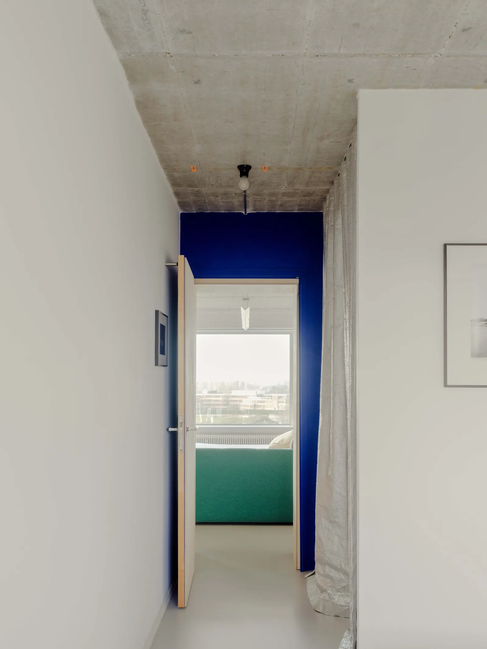 Bentinck Apartment / agence ontwerp: обновление квартиры в Роттердаме с акцентом на наследие 1960-х