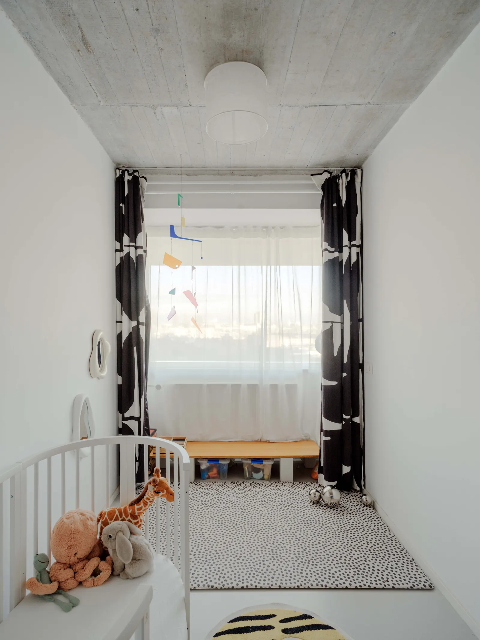 Bentinck Apartment / agence ontwerp: обновление квартиры в Роттердаме с акцентом на наследие 1960-х