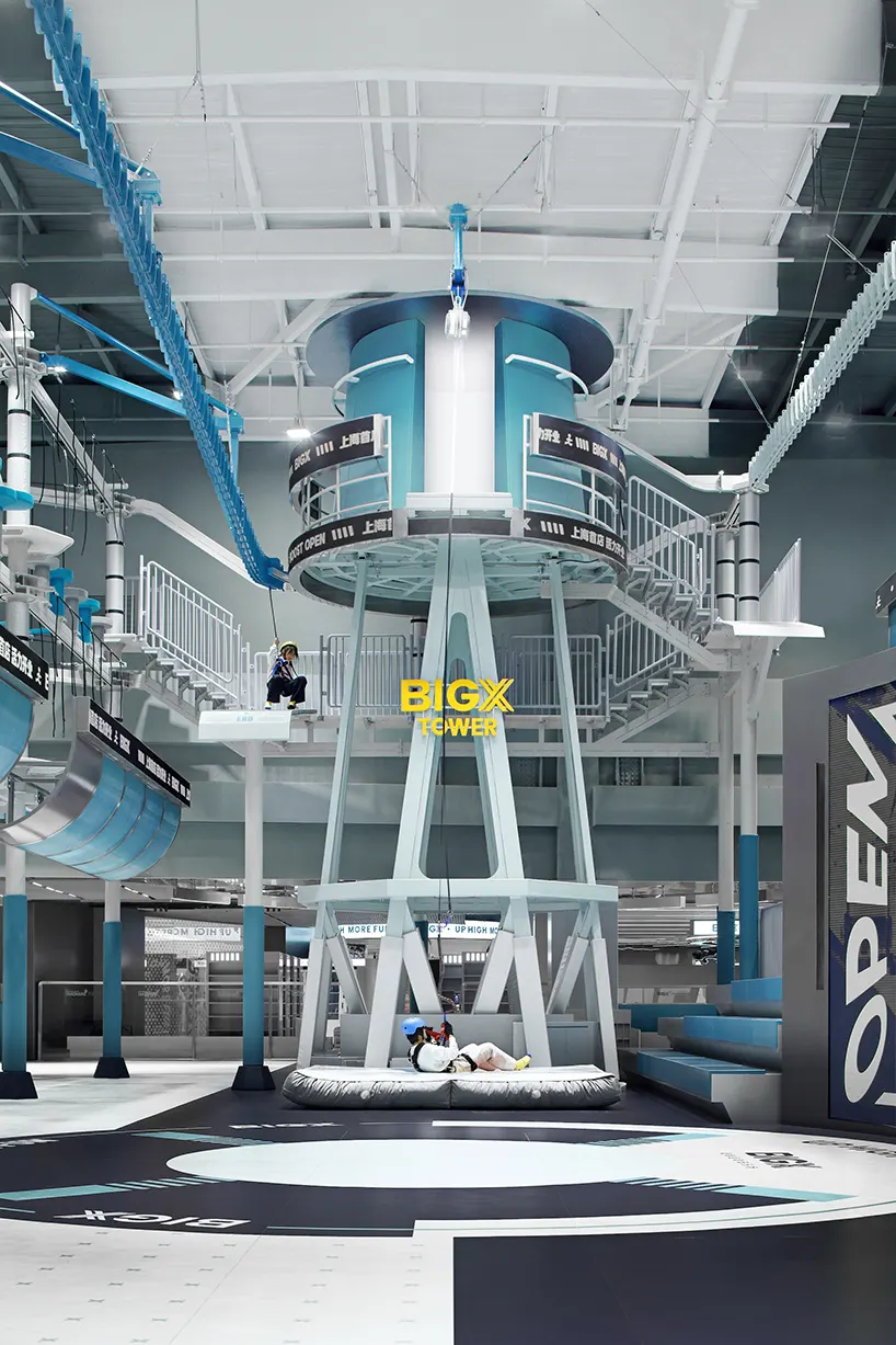 BIGX Super Sports Playground: цифровой ландшафт из стали, света и цвета