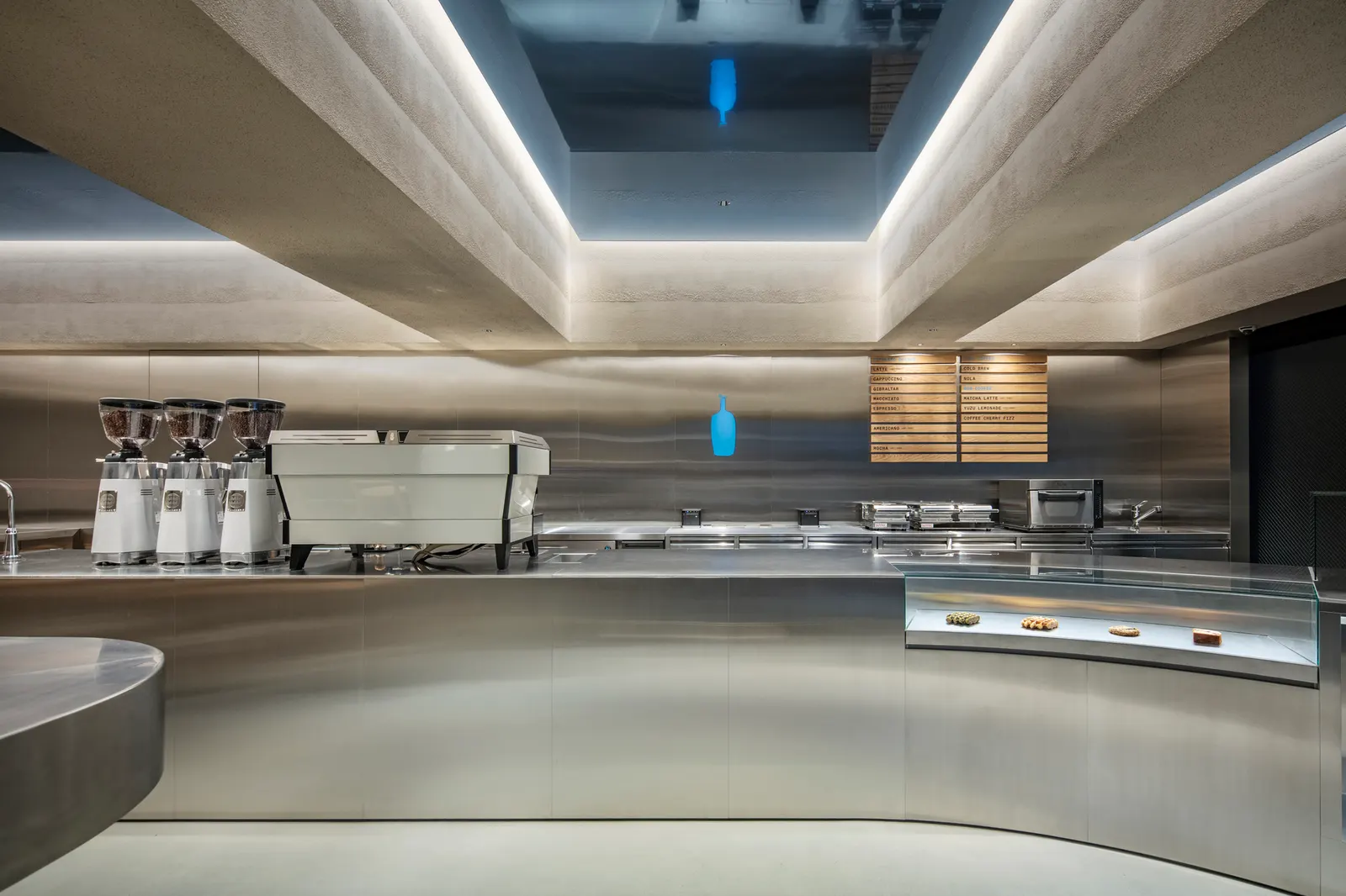Blue Bottle Coffee Harajuku Cafe / TEKI Design