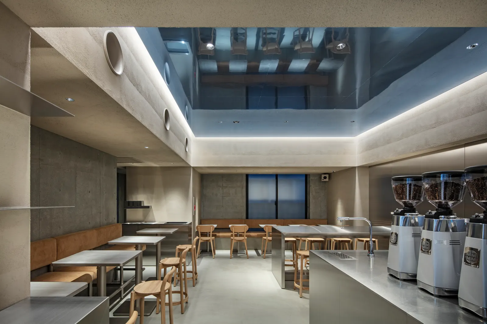 Blue Bottle Coffee Harajuku Cafe / TEKI Design