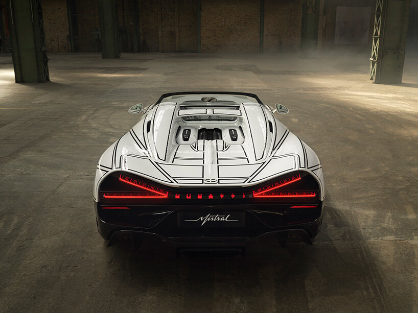 Bugatti вручную выводит цифровую графику на W16 Mistral Blanc Éternel