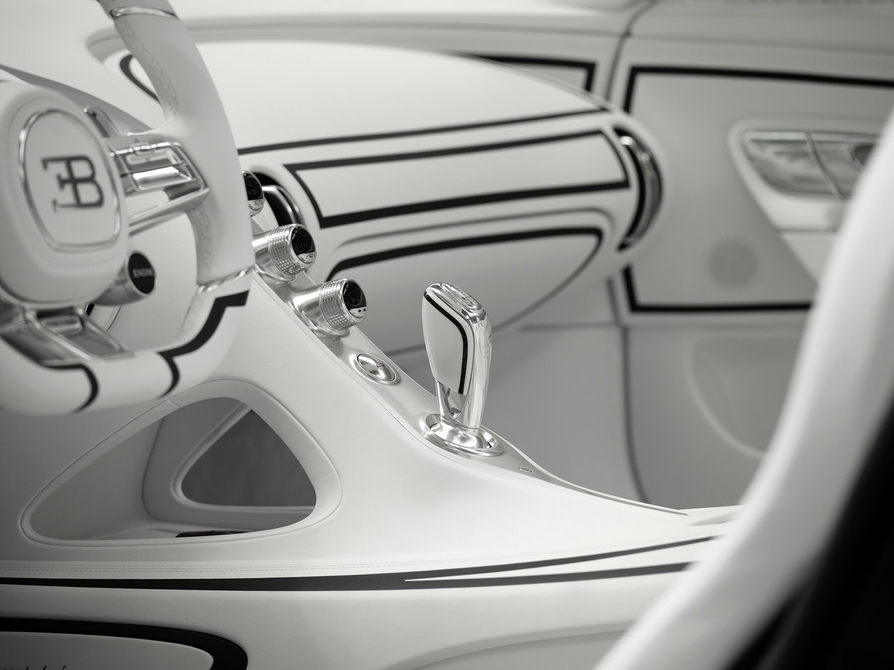 Bugatti вручную выводит цифровую графику на W16 Mistral Blanc Éternel