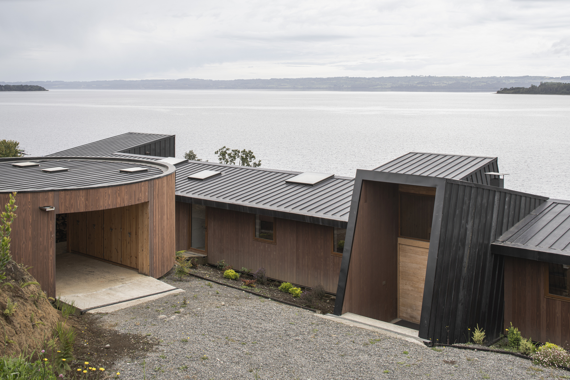 VE House / Triangular