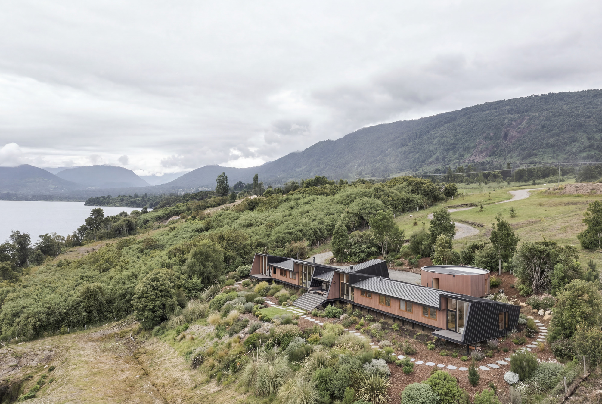 VE House / Triangular