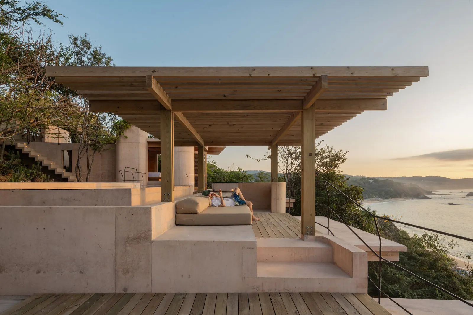 Casa Diez Pies / Studio Font