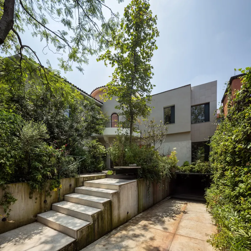 Casa Kiki: реконструкция дома 1937 года с розовой башней в Мехико