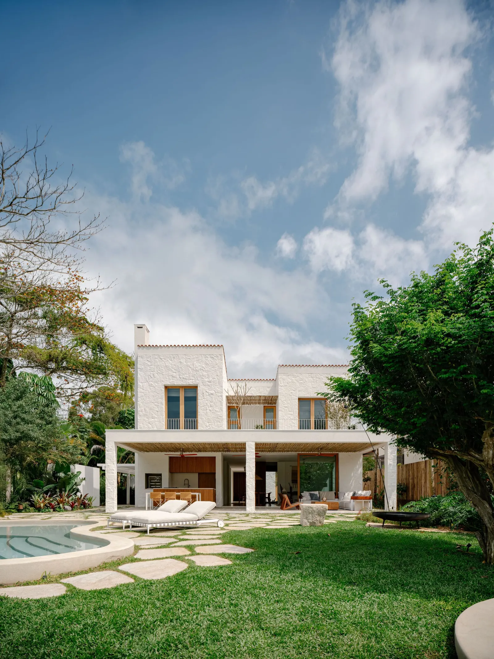Laranjeiras House / Felipe Hess Arquitetos