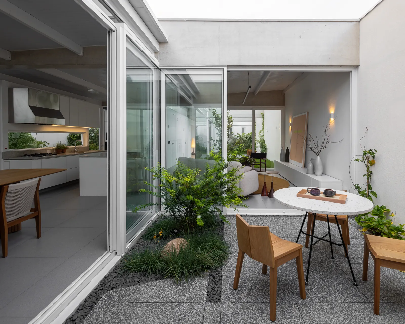 Yano House / Peninsula Arquitetura