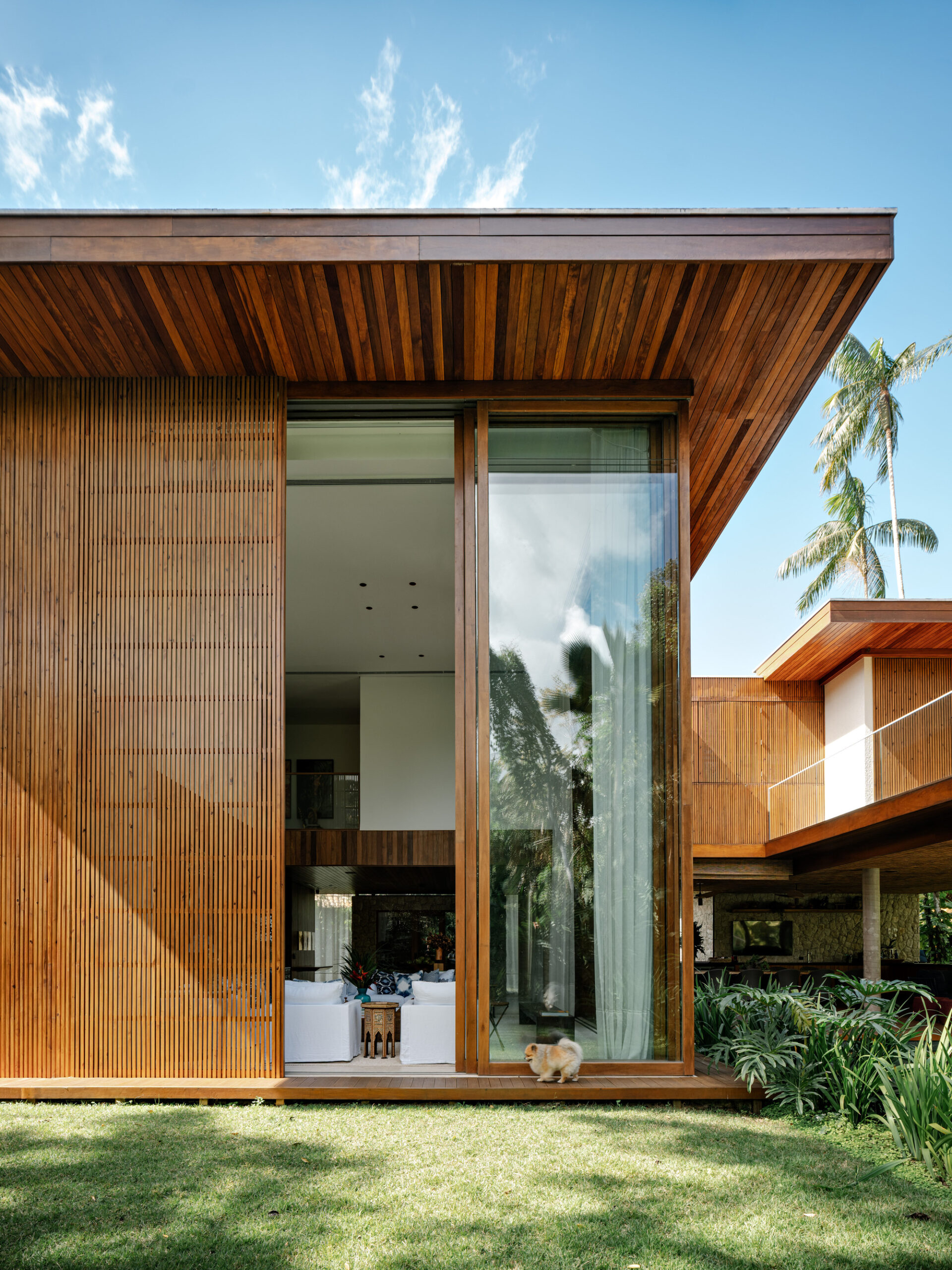 Дом у пляжа Ипоранага / DB Arquitetos