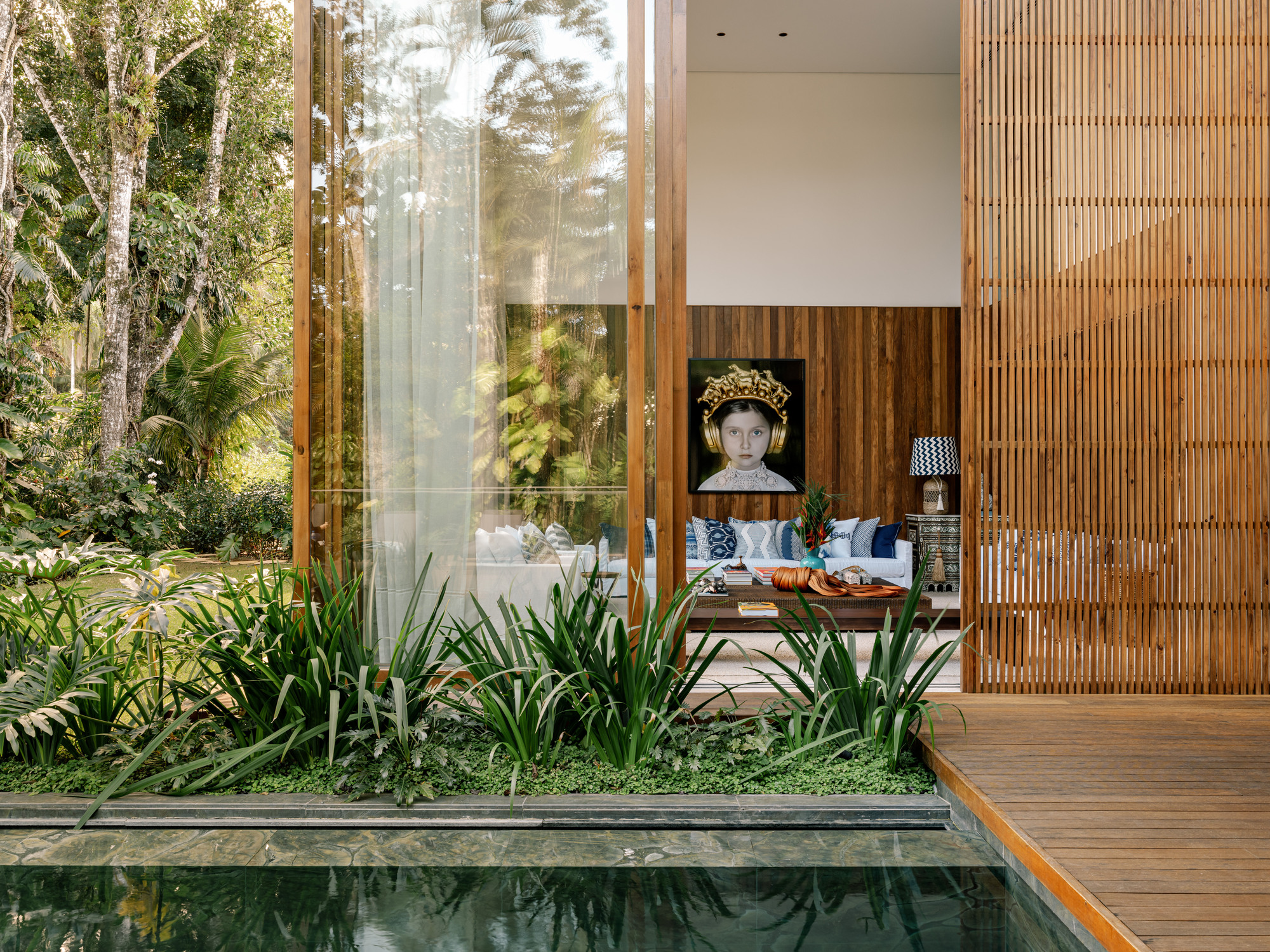 Дом у пляжа Ипоранага / DB Arquitetos