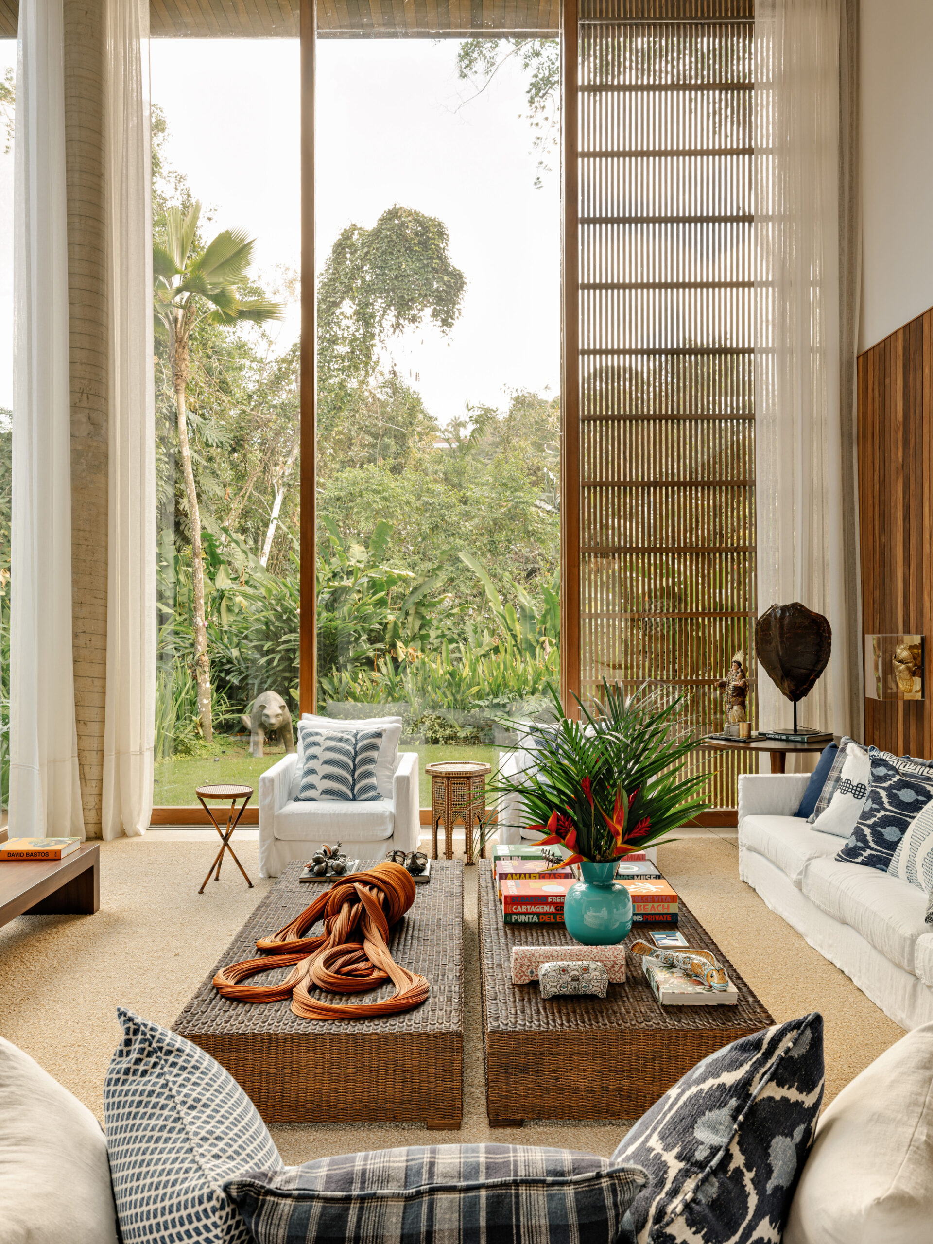 Дом у пляжа Ипоранага / DB Arquitetos
