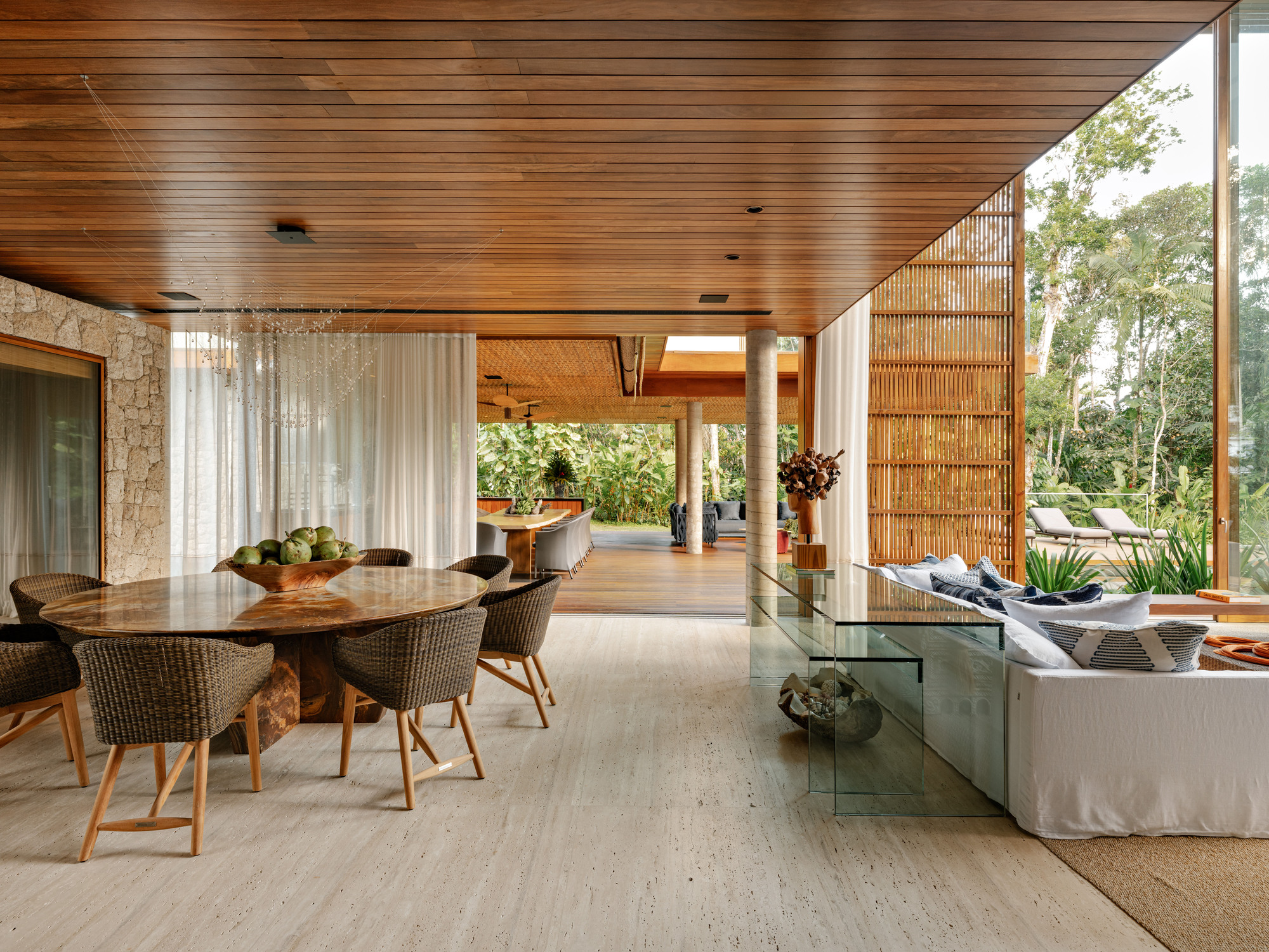 Дом у пляжа Ипоранага / DB Arquitetos