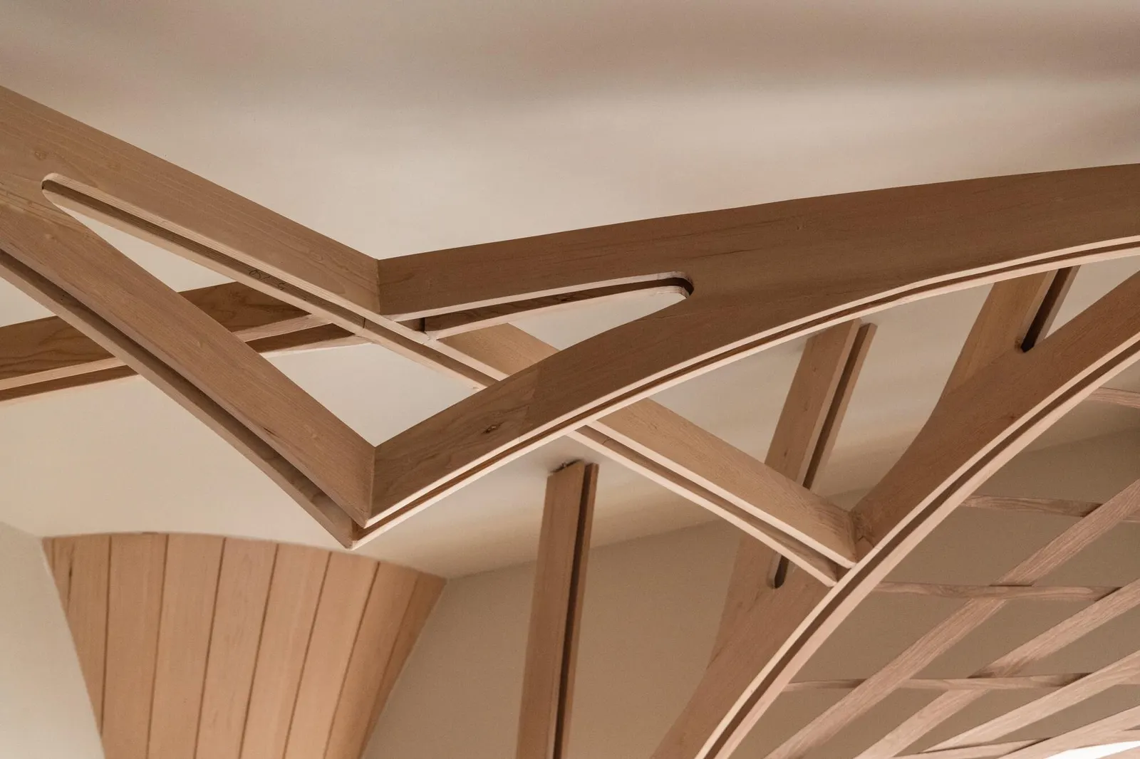 Forest of Knowledge Library / studio hinge — библиотека как «лес знаний» в Мумбаи