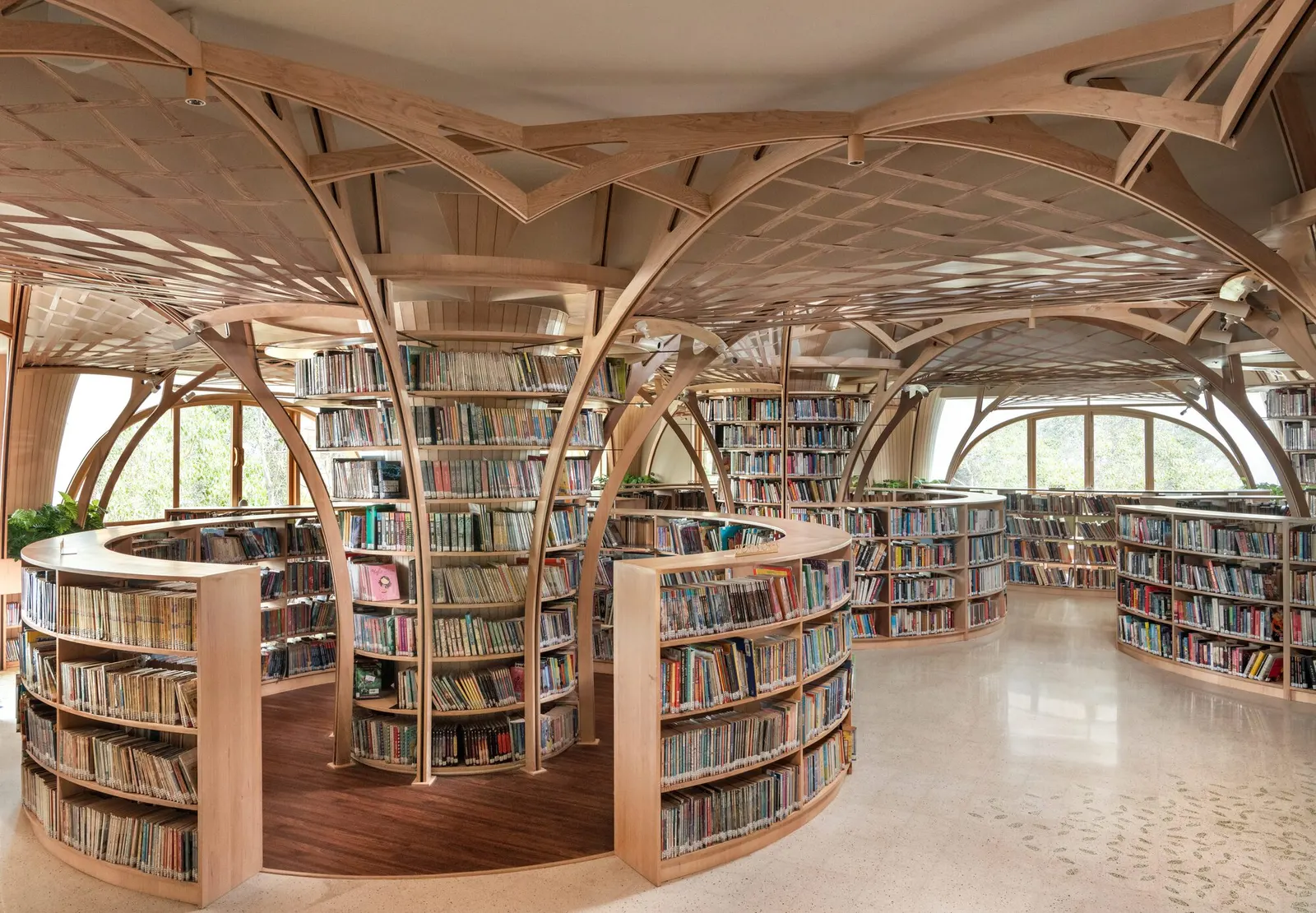 Forest of Knowledge Library / studio hinge — библиотека как «лес знаний» в Мумбаи