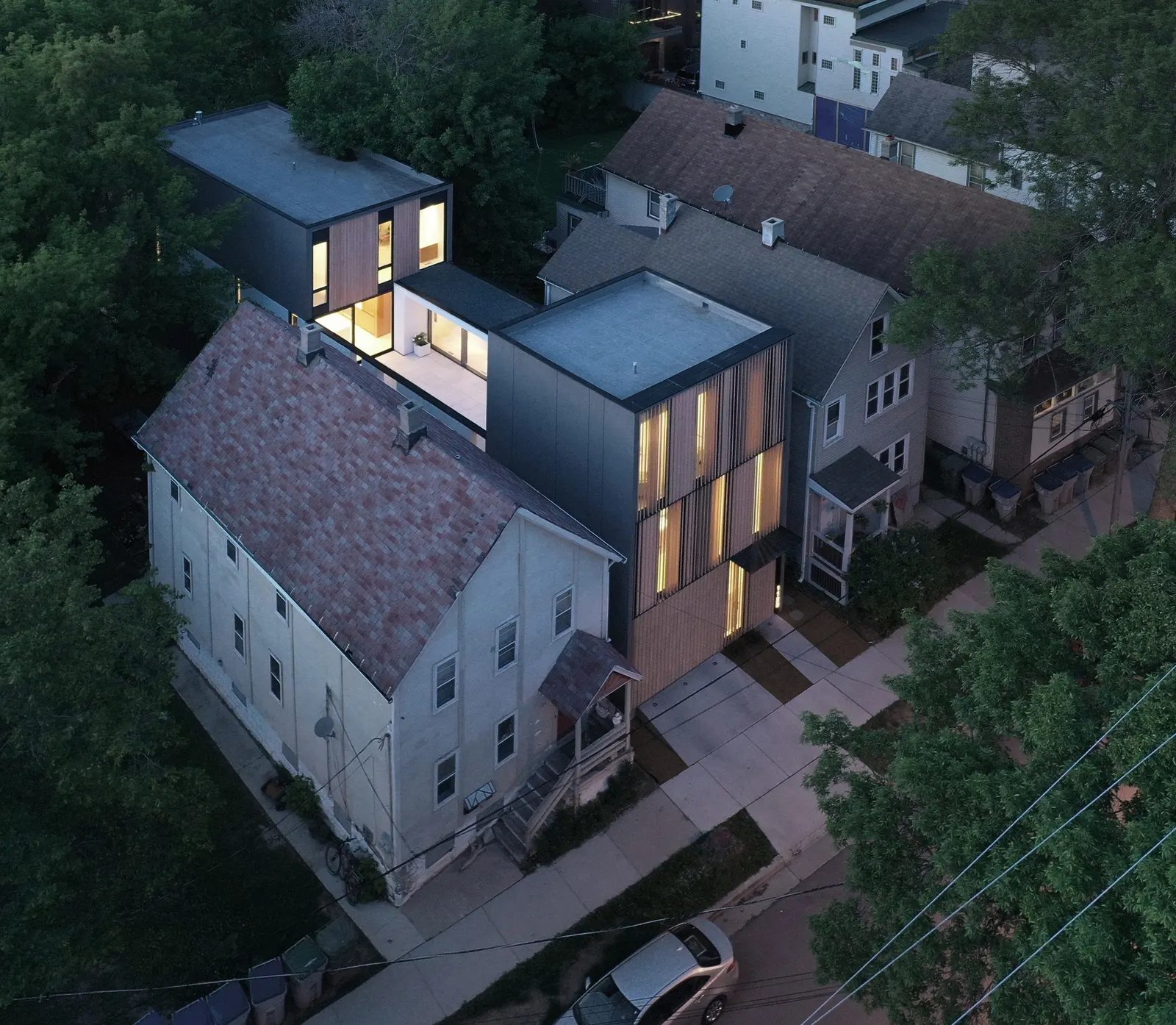 Curtain House / Johnsen Schmaling Architects