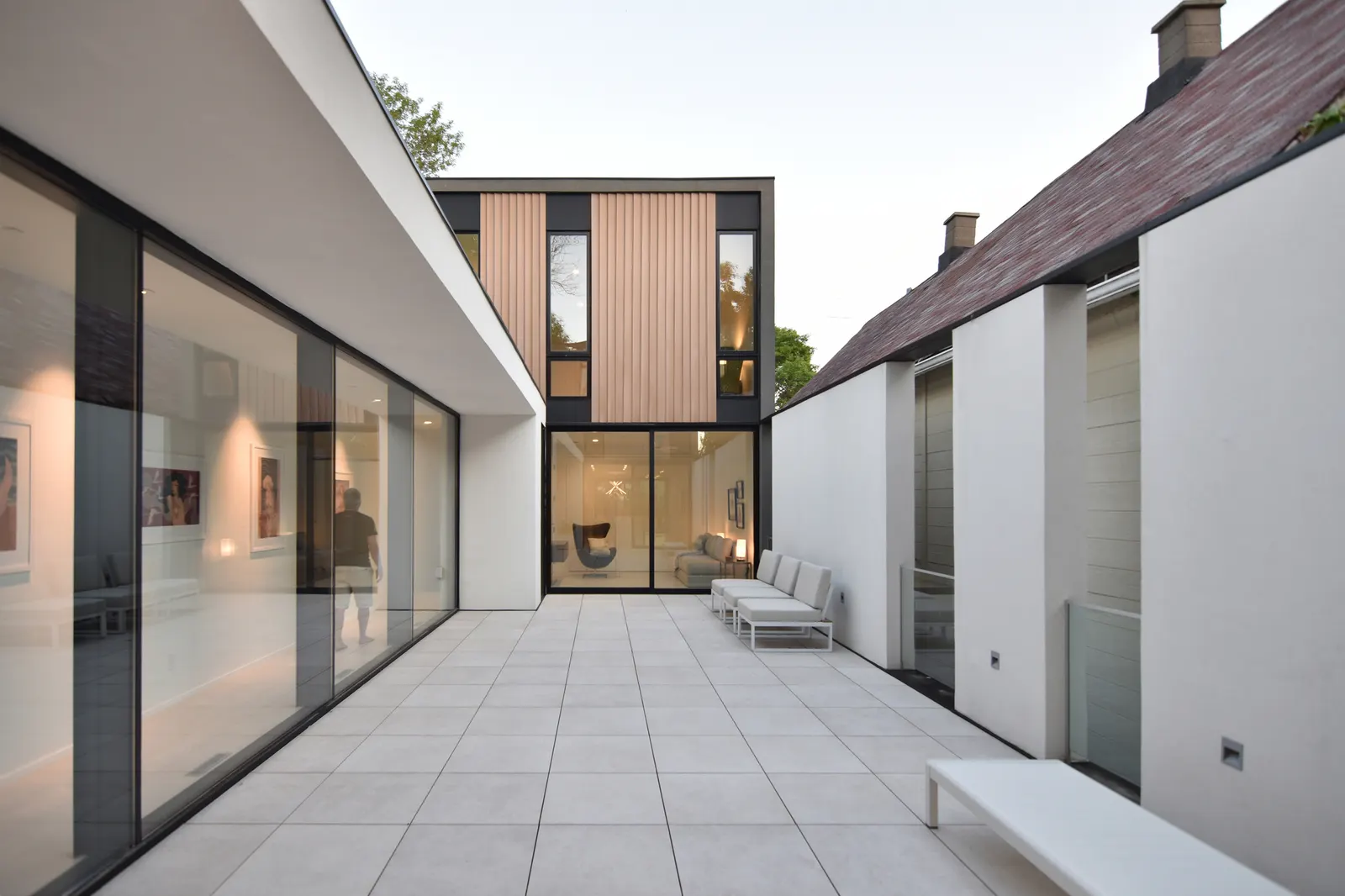 Curtain House / Johnsen Schmaling Architects