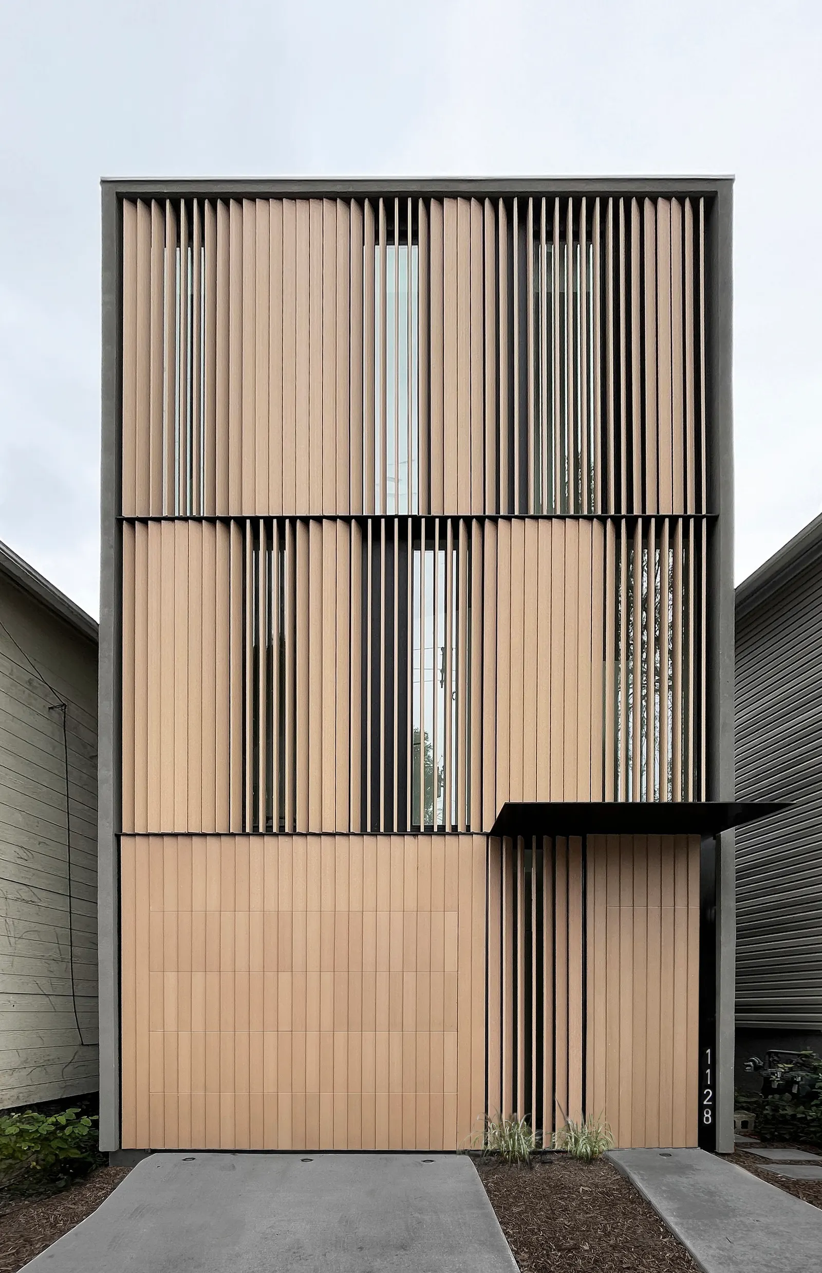 Curtain House / Johnsen Schmaling Architects