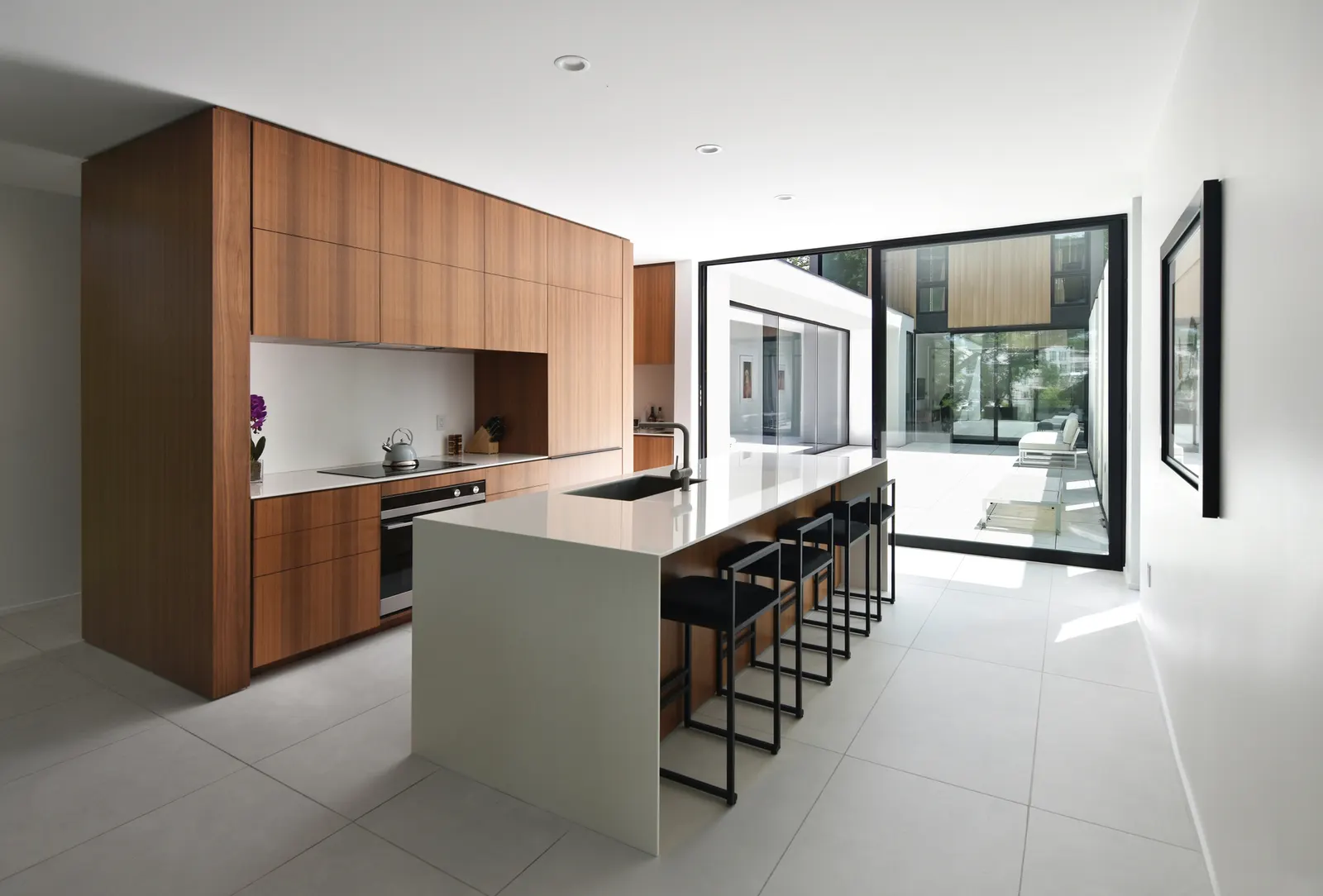 Curtain House / Johnsen Schmaling Architects