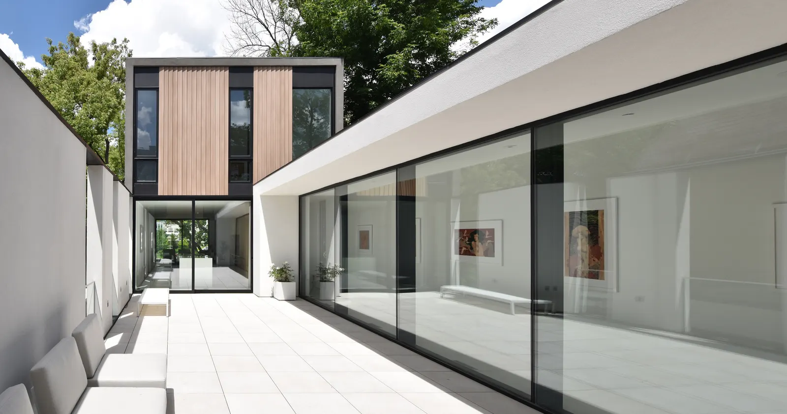 Curtain House / Johnsen Schmaling Architects