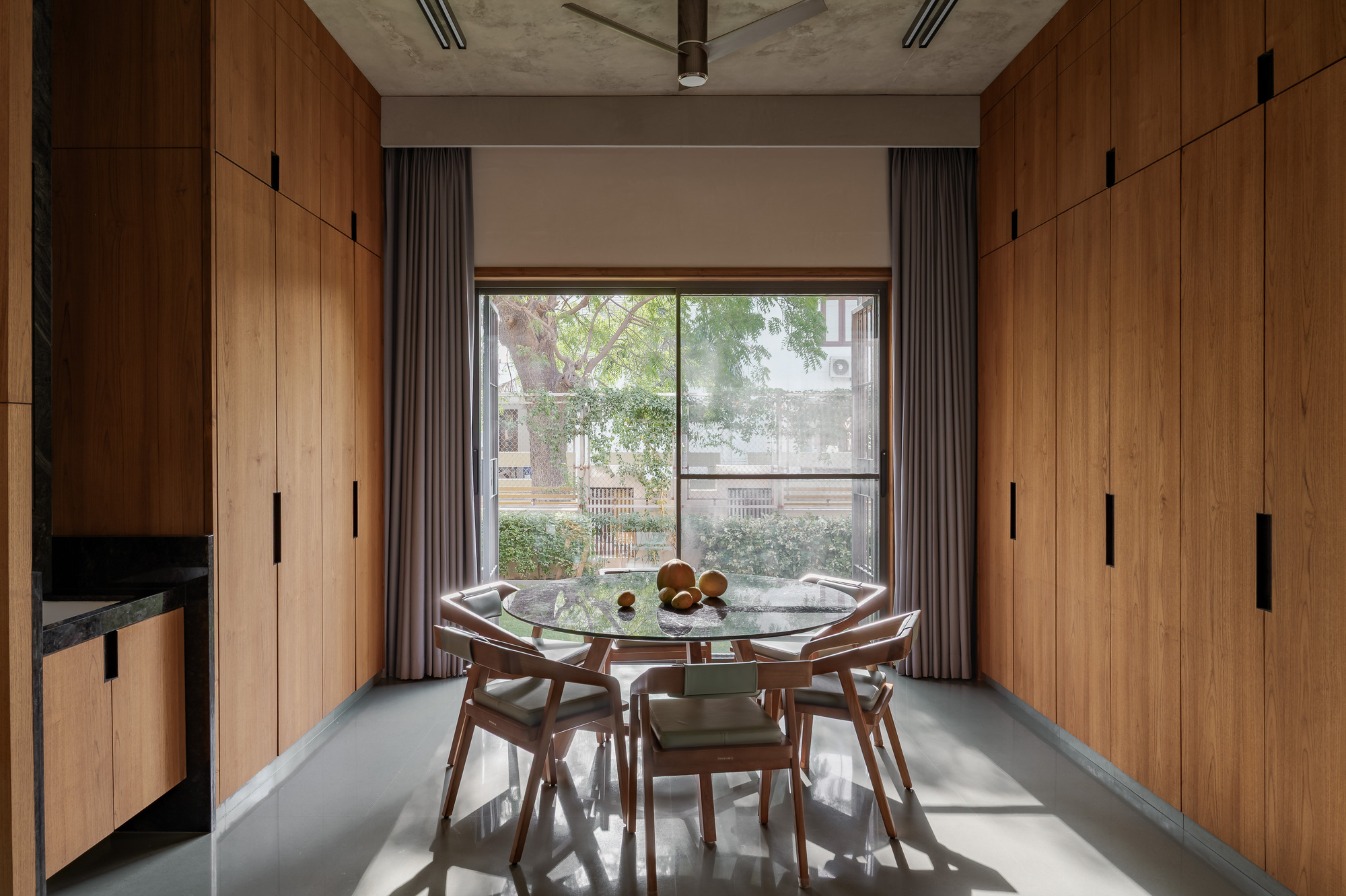 Neeti-Lime House / DINTERPLAY ARCHITECTS