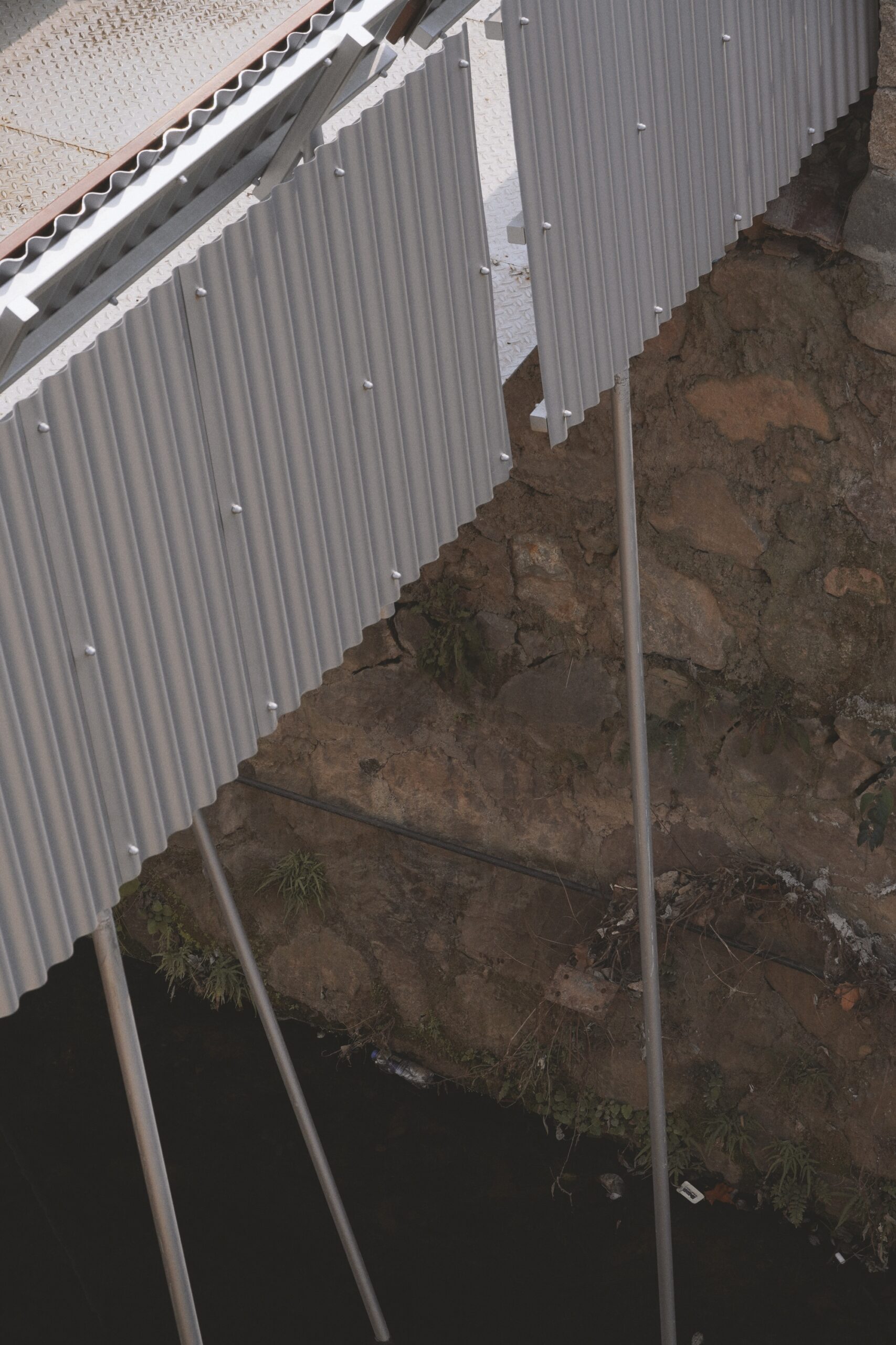 Easel Bridge / XBTW OFFICE