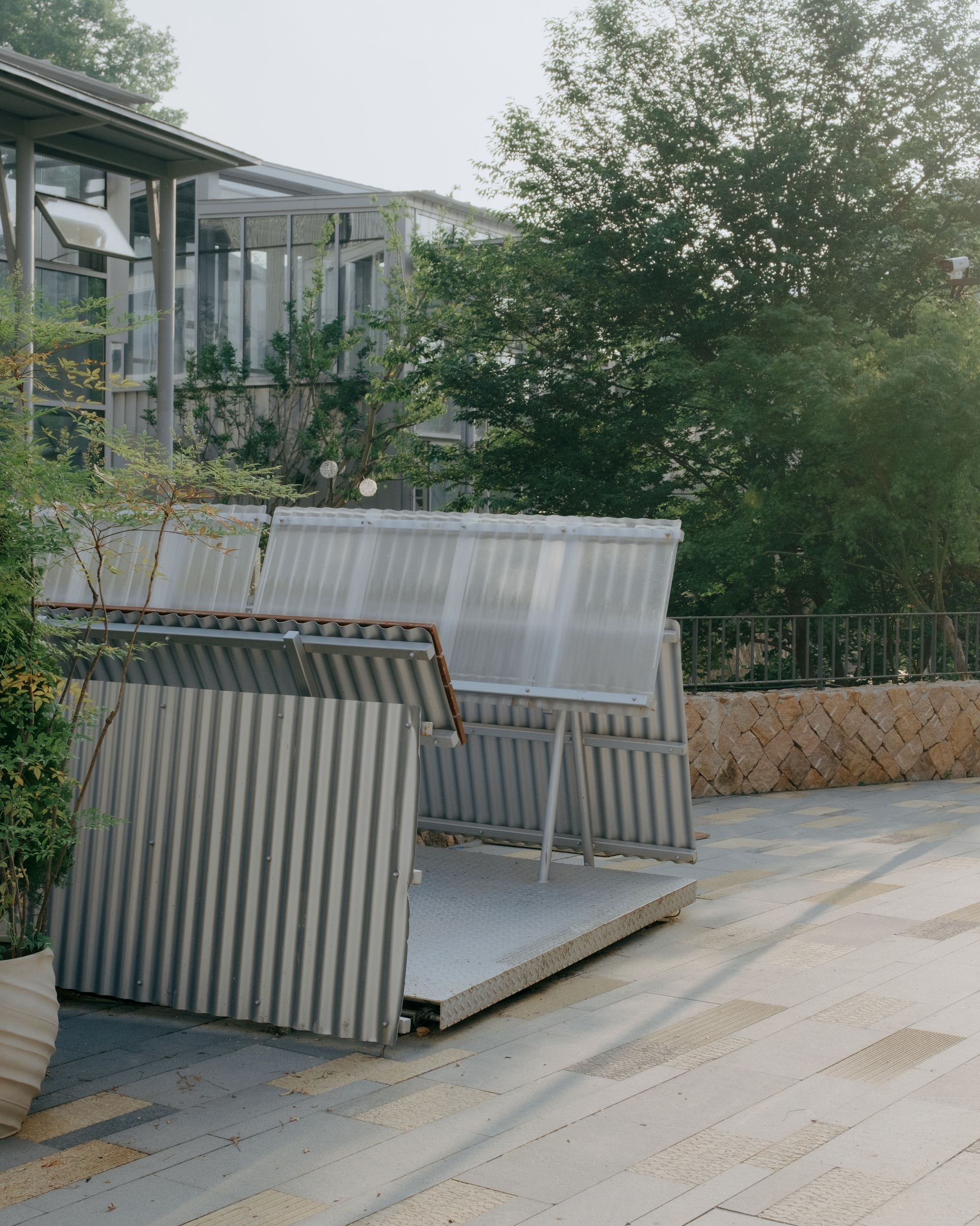 Easel Bridge / XBTW OFFICE