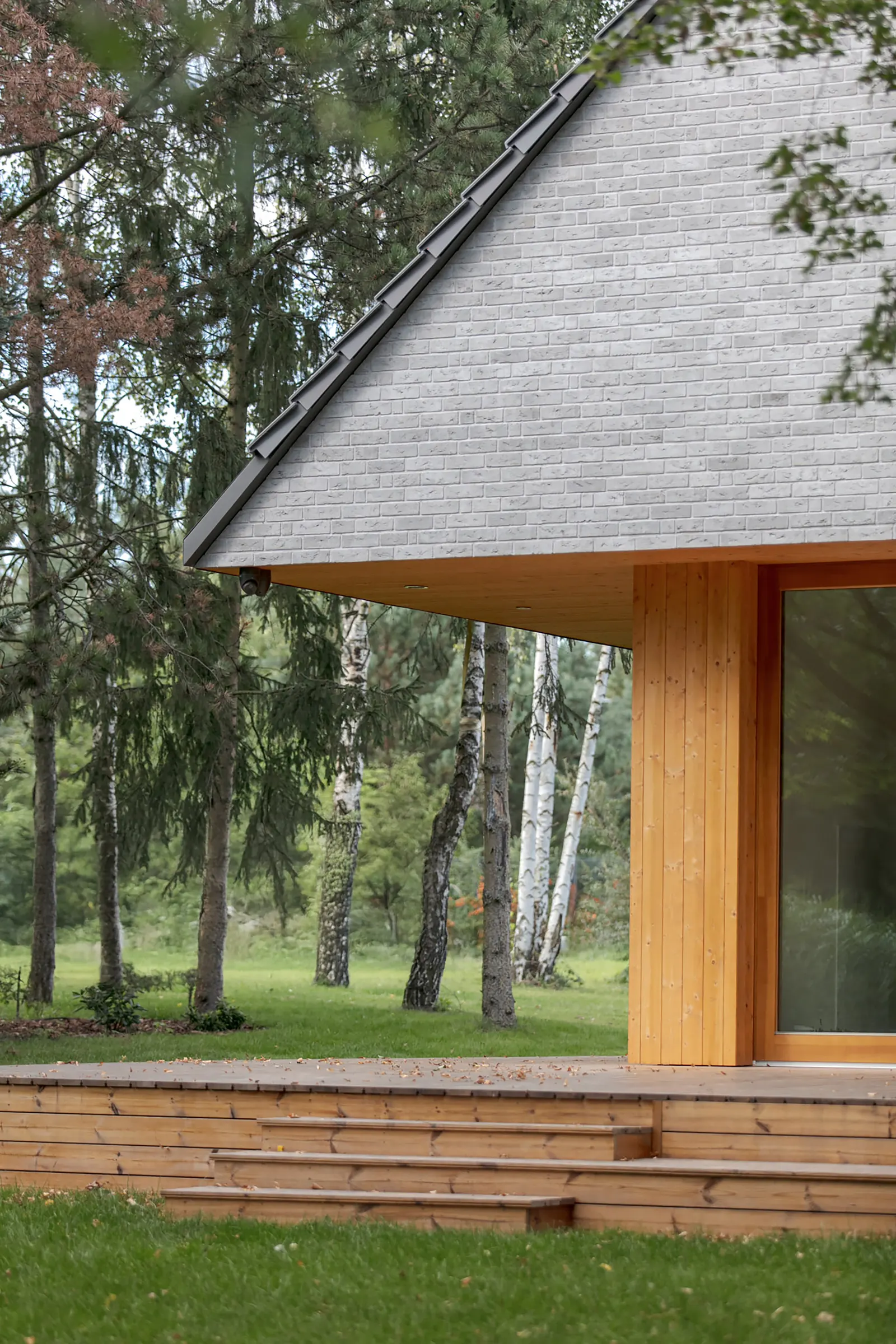 Elementary House / YUMI Architekci: современный дом-убежище в Избице