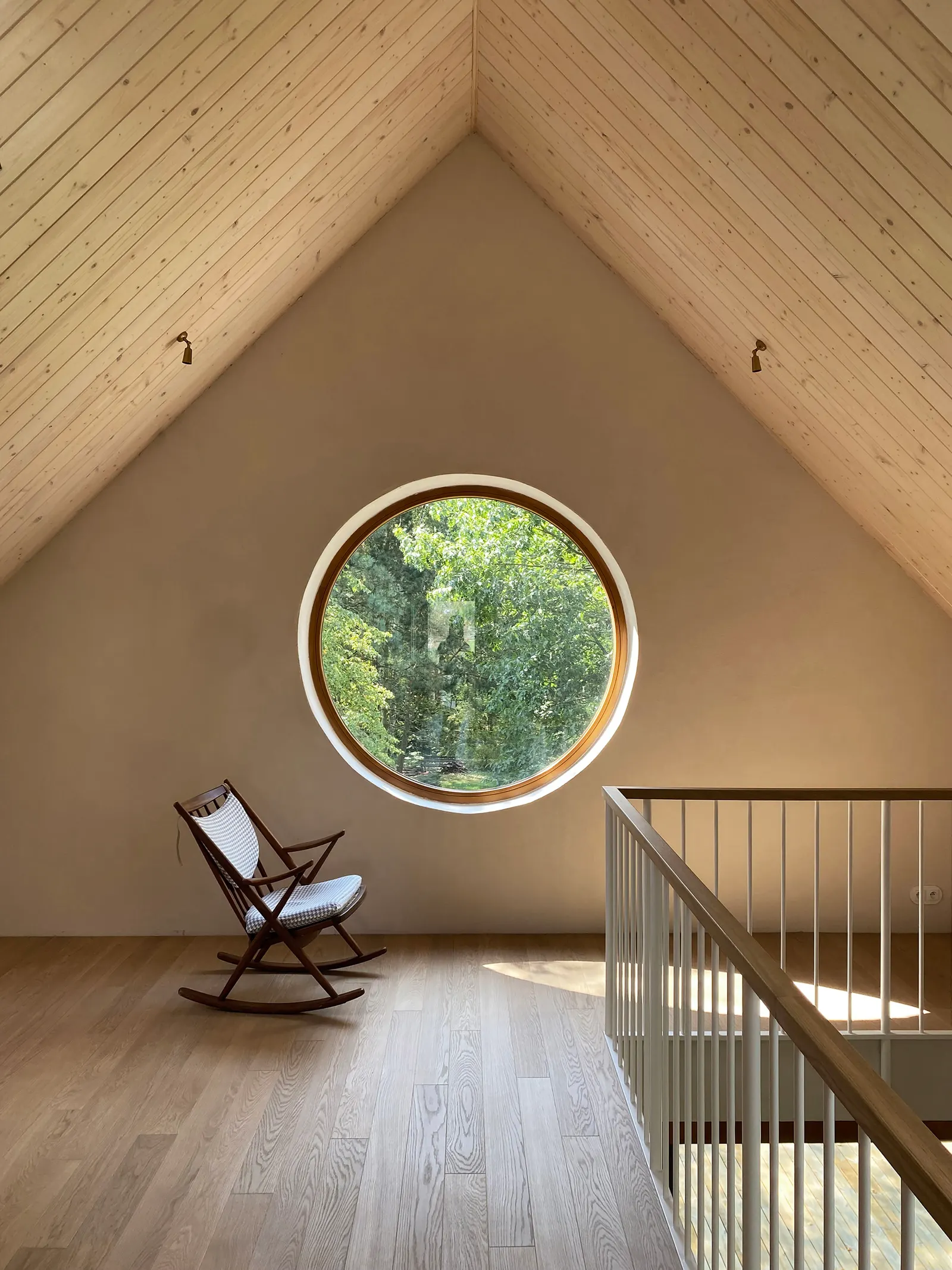 Elementary House / YUMI Architekci: современный дом-убежище в Избице