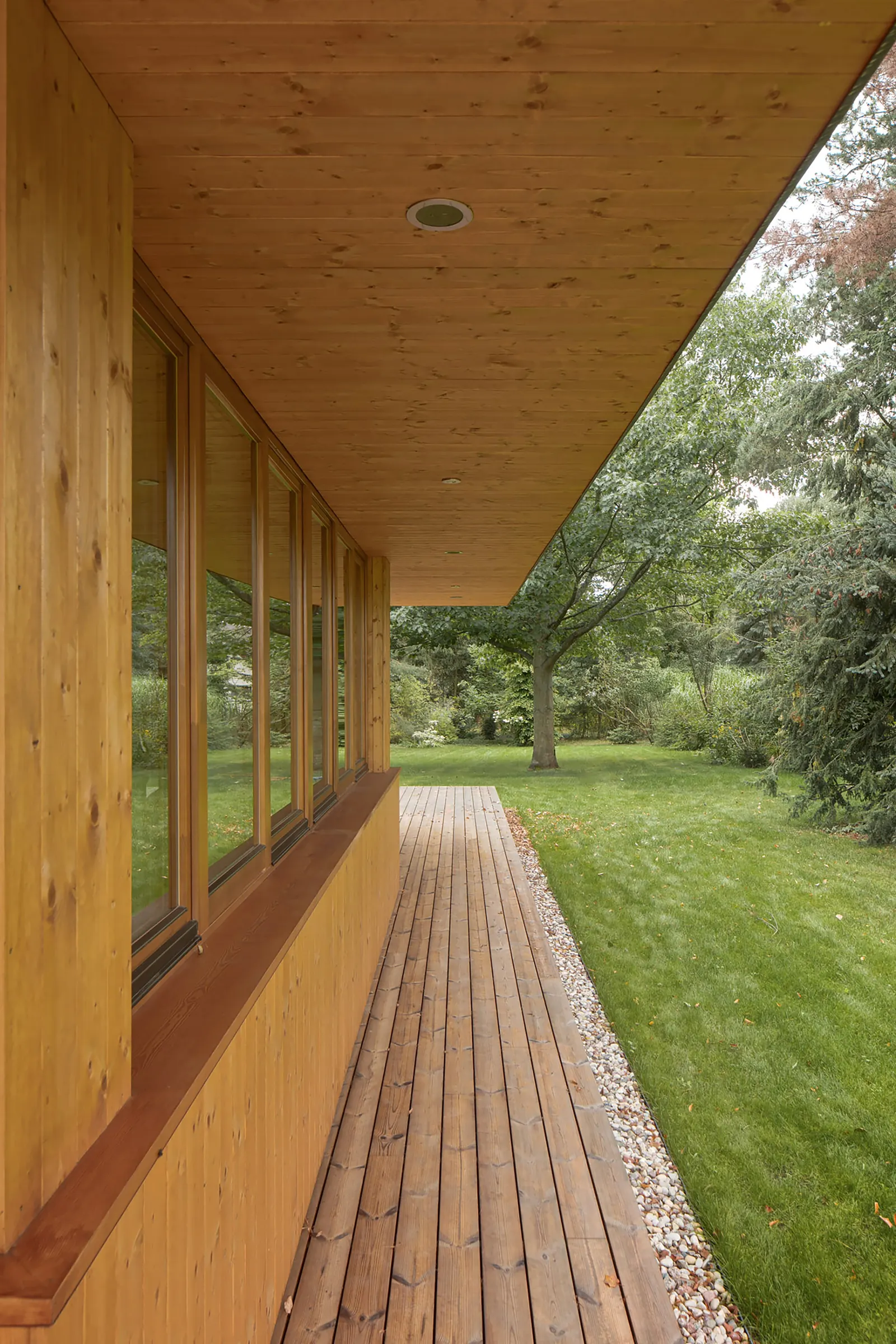 Elementary House / YUMI Architekci: современный дом-убежище в Избице