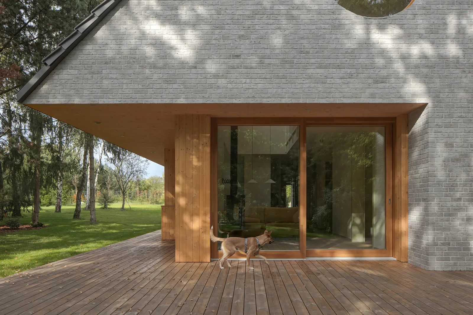 Elementary House / YUMI Architekci: современный дом-убежище в Избице