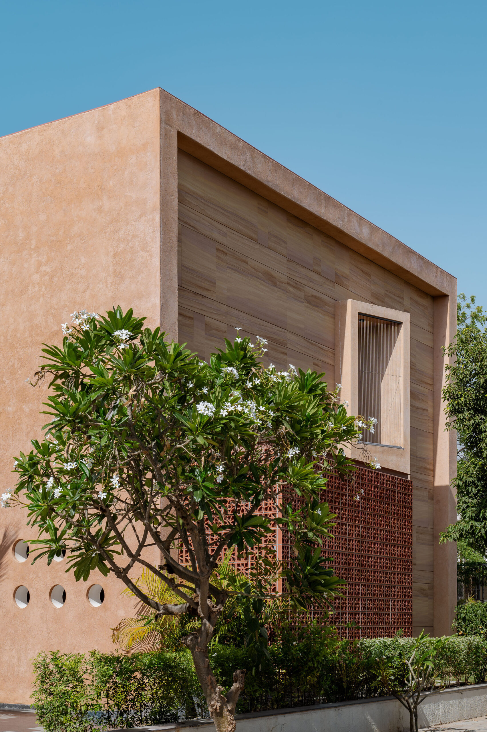 Neeti-Lime House / DINTERPLAY ARCHITECTS