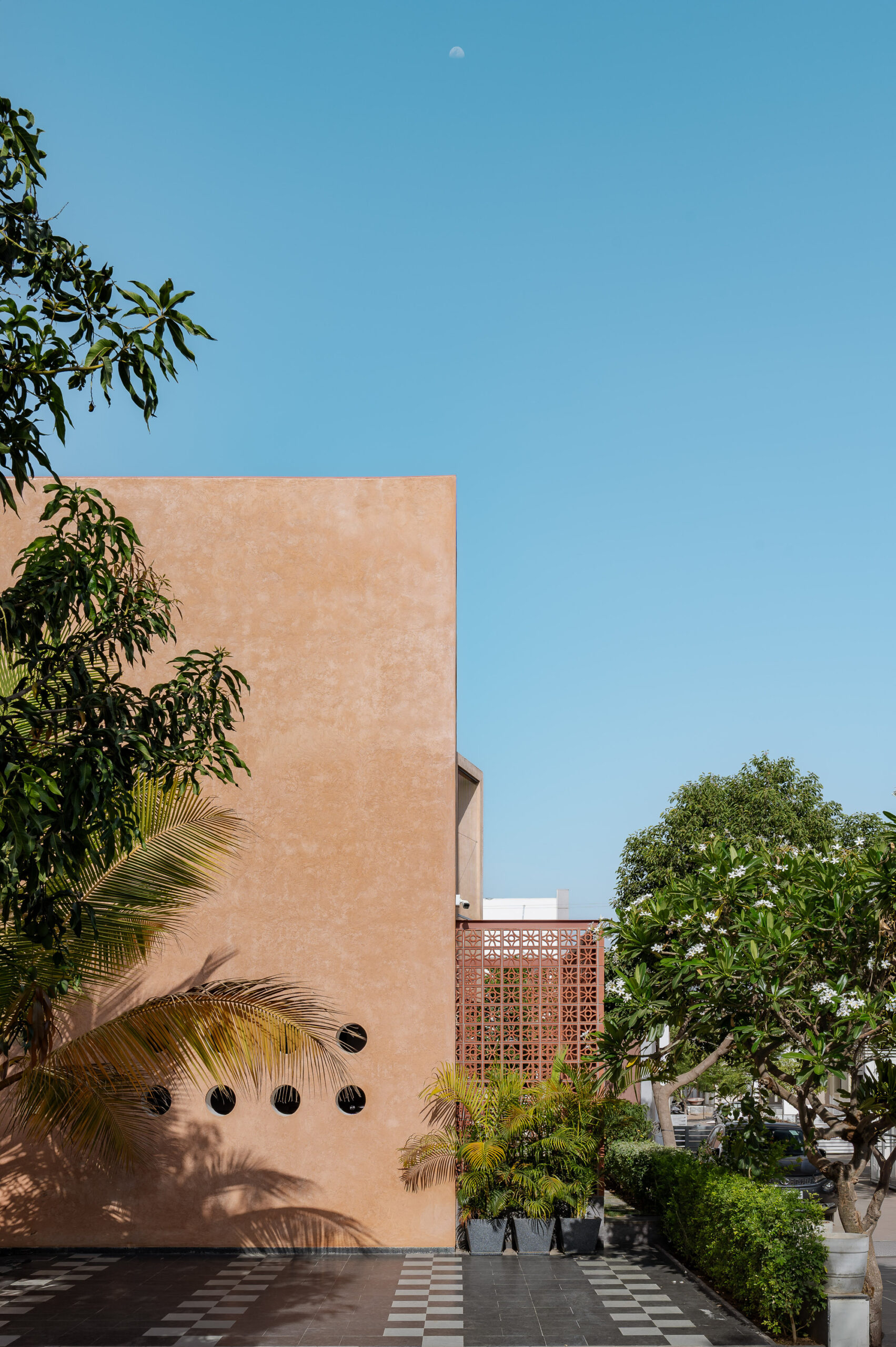 Neeti-Lime House / DINTERPLAY ARCHITECTS