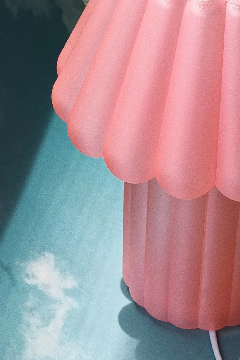 Jello Lamp: студия MAJU превратила мягкую пластику желе в 3D-печатный настольный светильник