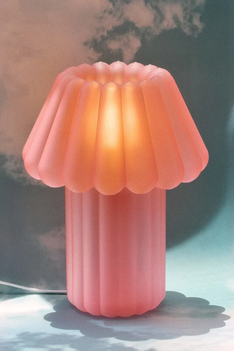 Jello Lamp: студия MAJU превратила мягкую пластику желе в 3D-печатный настольный светильник